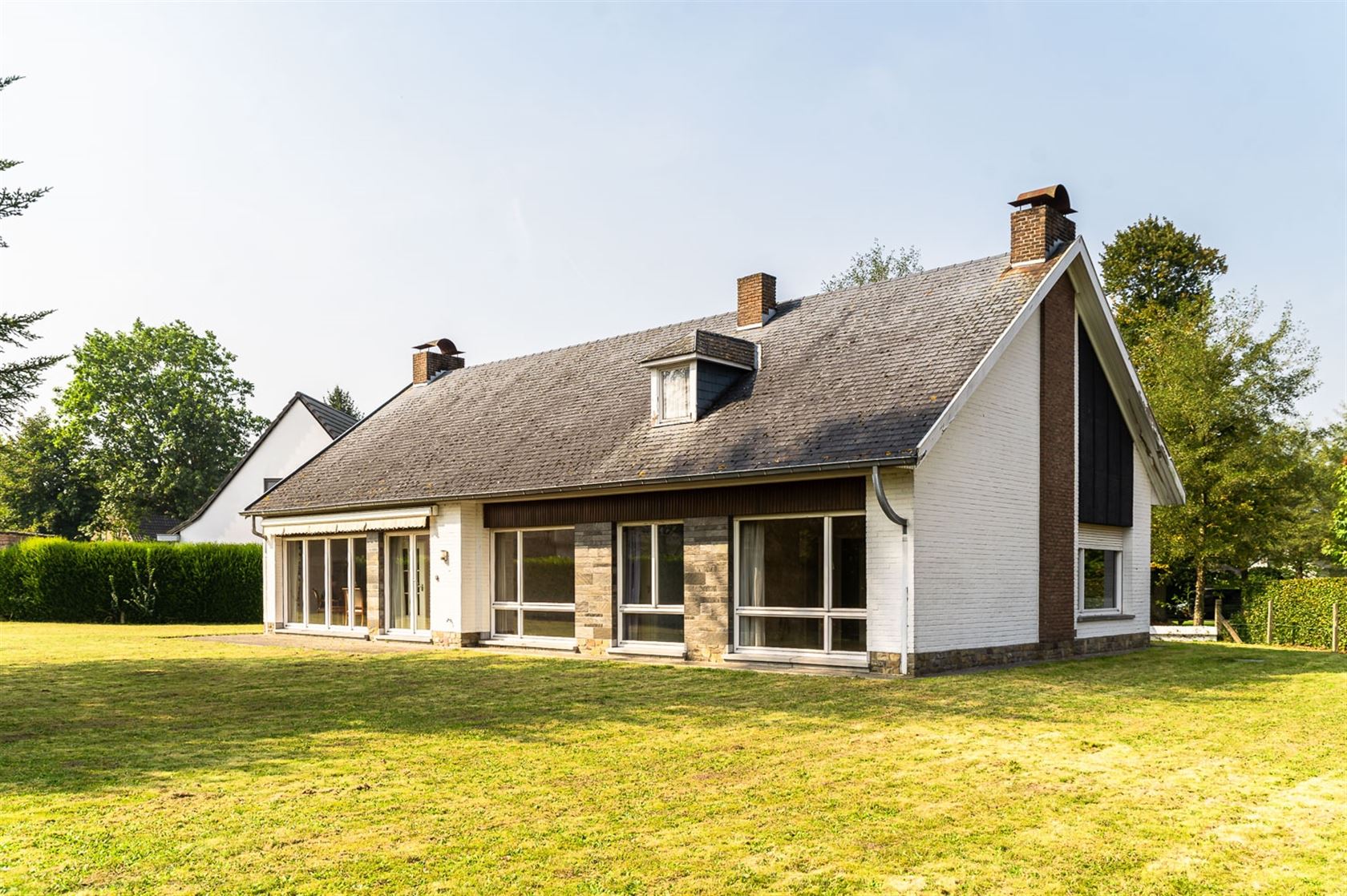 Villa voor renovatie op een ruim perceel foto 8