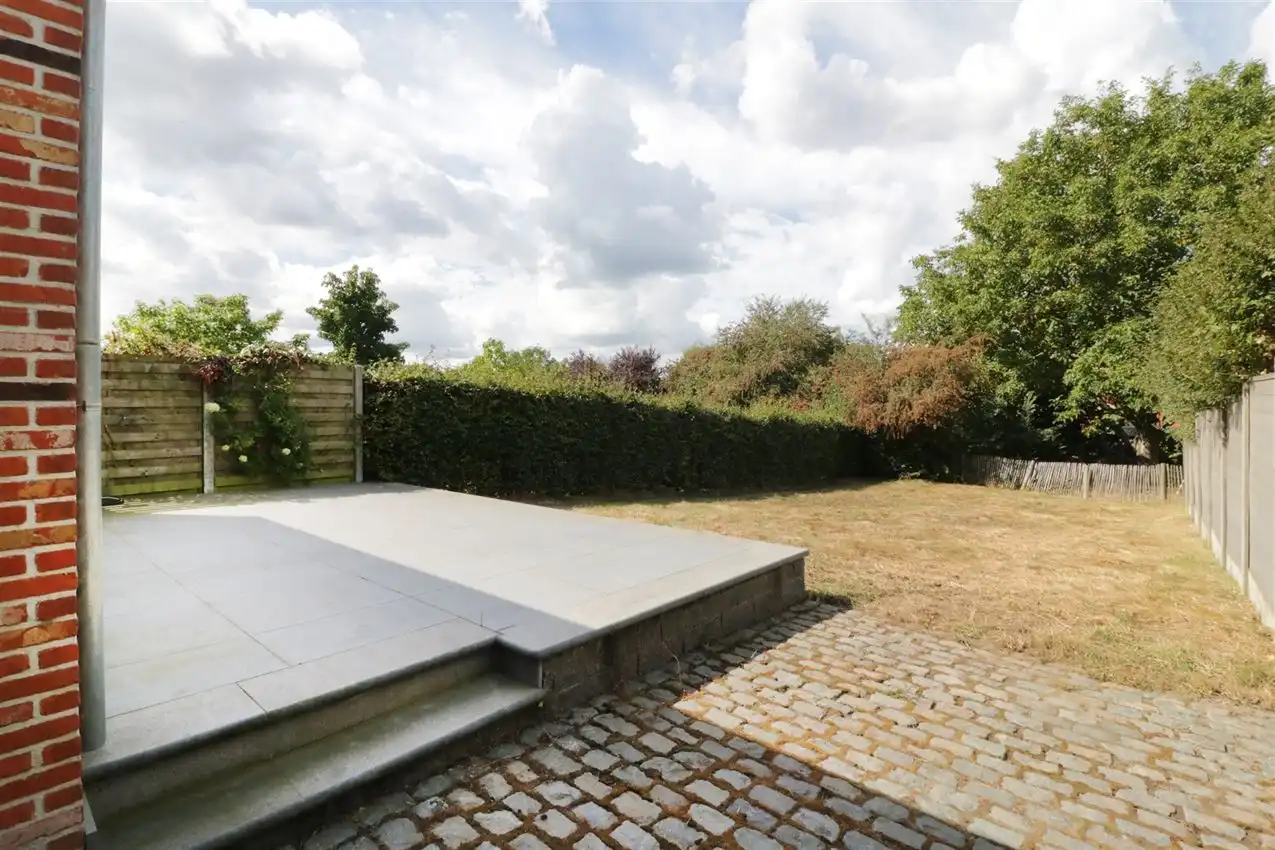 Recente woning met vier slpk, tuin, garage op rustige locatie foto 38