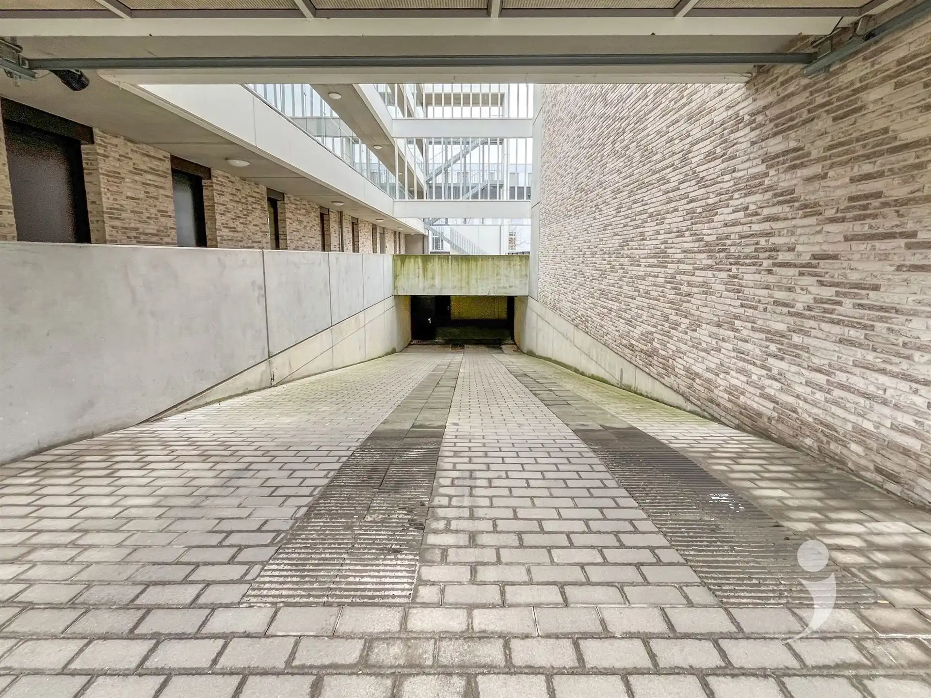 Ondergrondse staanplaats in centrum Herent! foto 6