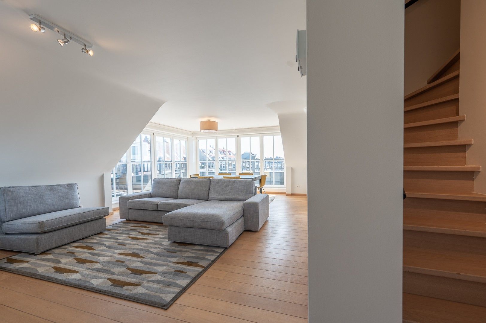 Zonnige penthouse met 3 slaapkamers centraal gelegen in Knokke aan de winkels en vlakbij de zee. foto 10