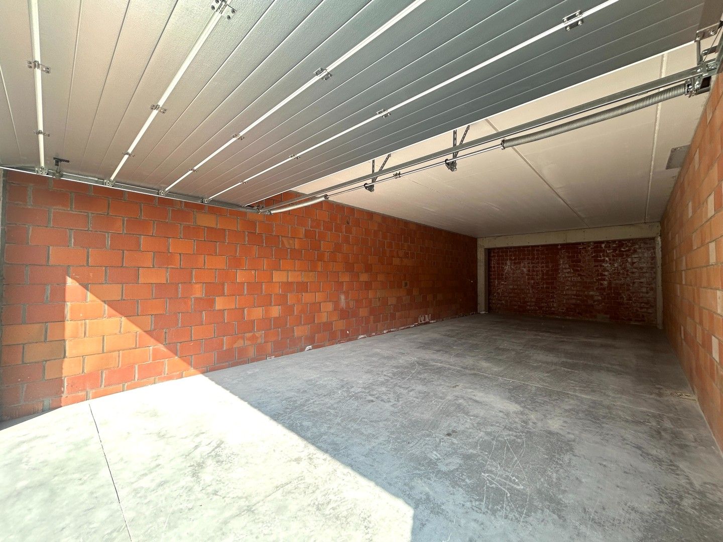 Praktische opslagplaats in centrum Izegem! foto 4