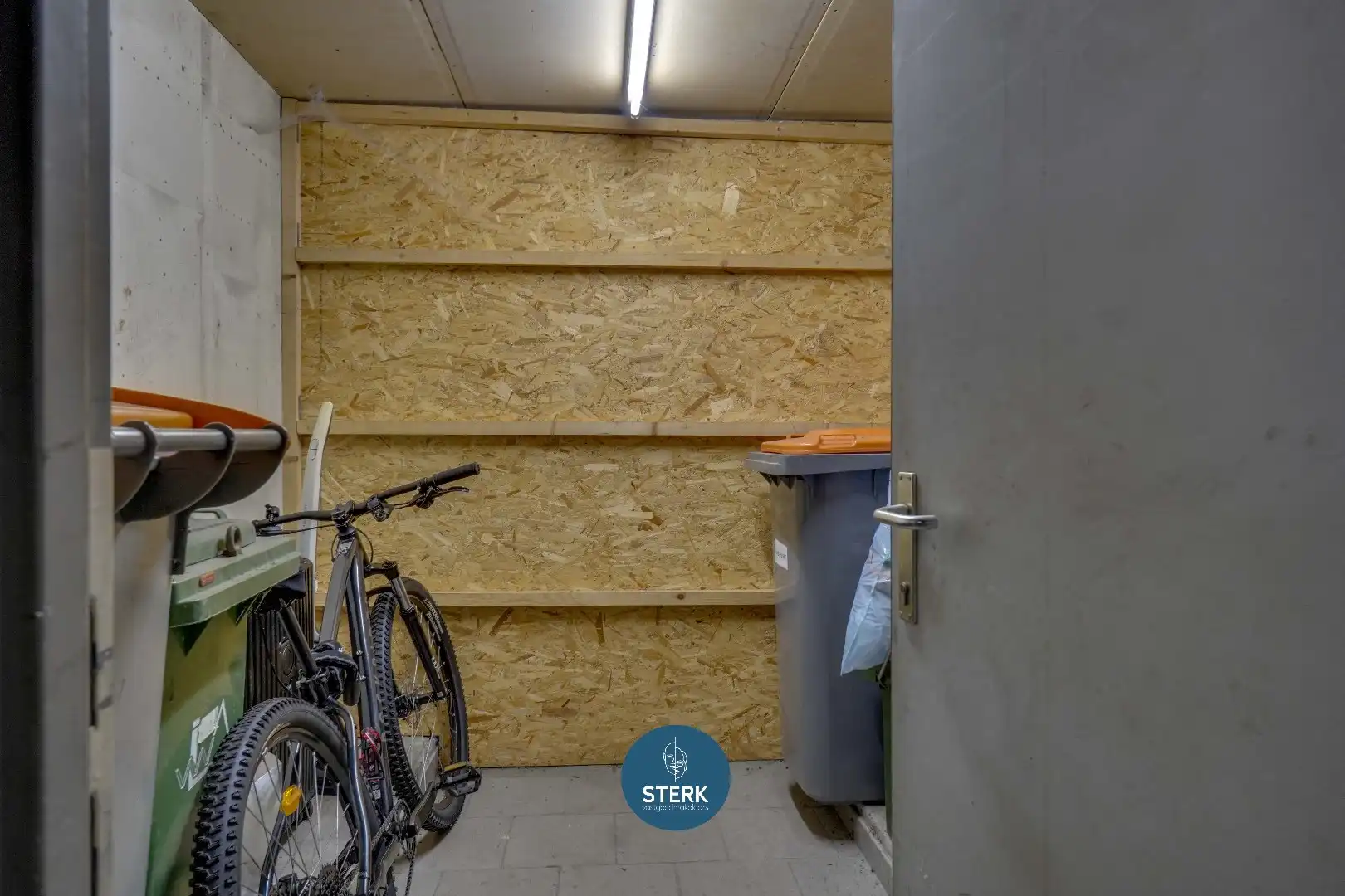 APPARTEMENT MET VERHUURDE STUDIO + 2 GARAGES IN HET CENTRUM VAN LANAKEN !  foto 27