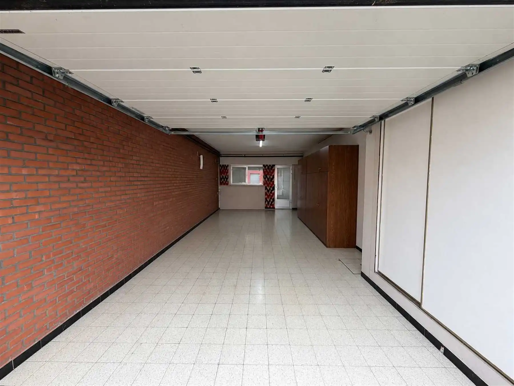 Ruime bel-etagewoning met 3 slk's, grote garage en tuin.  foto 17