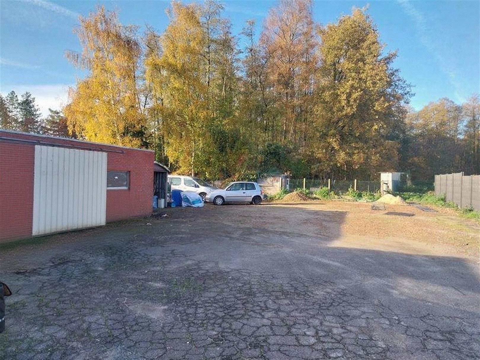 TE HUUR: Gunstig gelegen handelspand in Zolder! foto 8