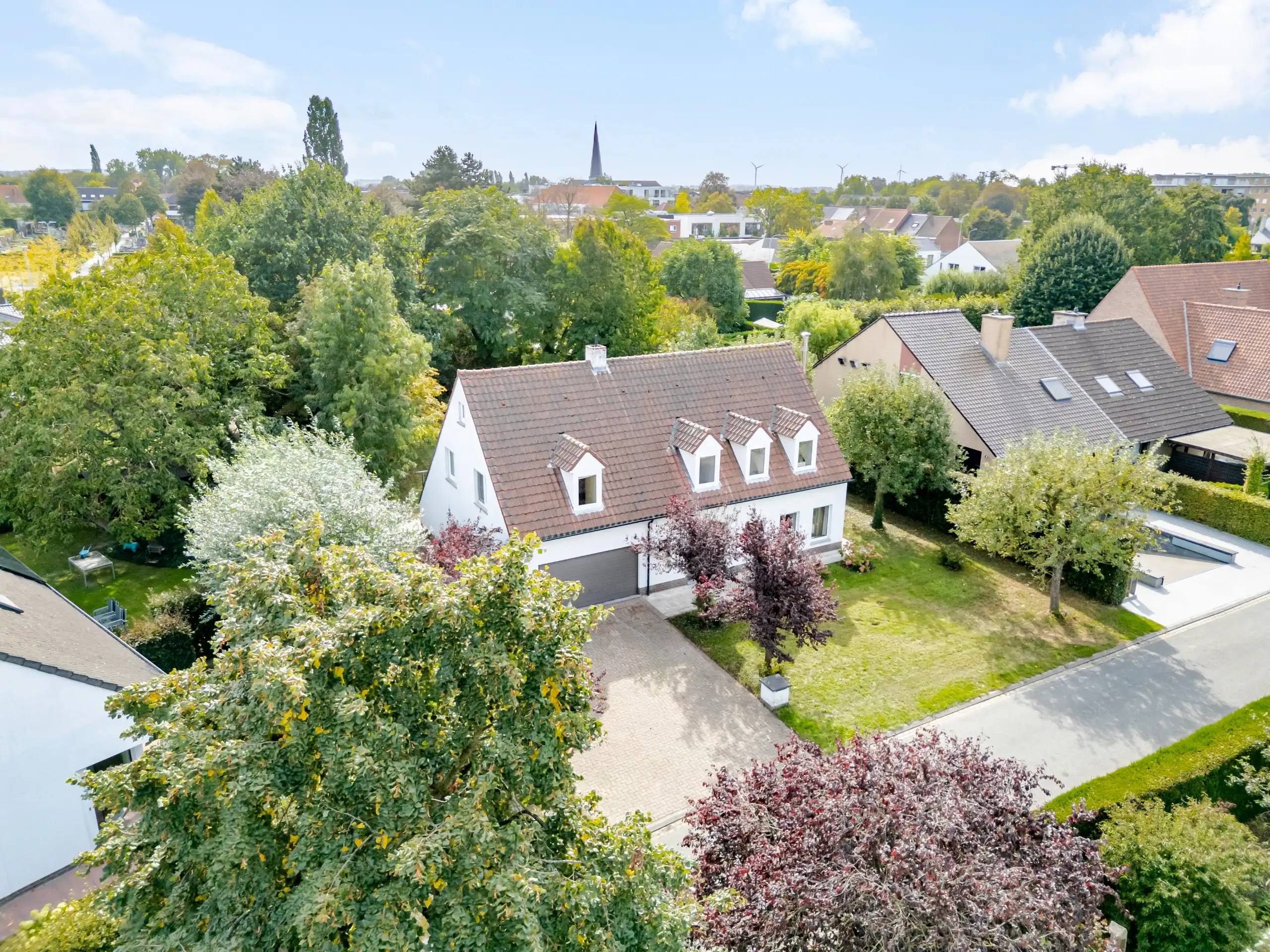 CHARMANTE VILLA MET RUIME TUIN EN CENTRUM OP WANDELAFSTAND foto 3