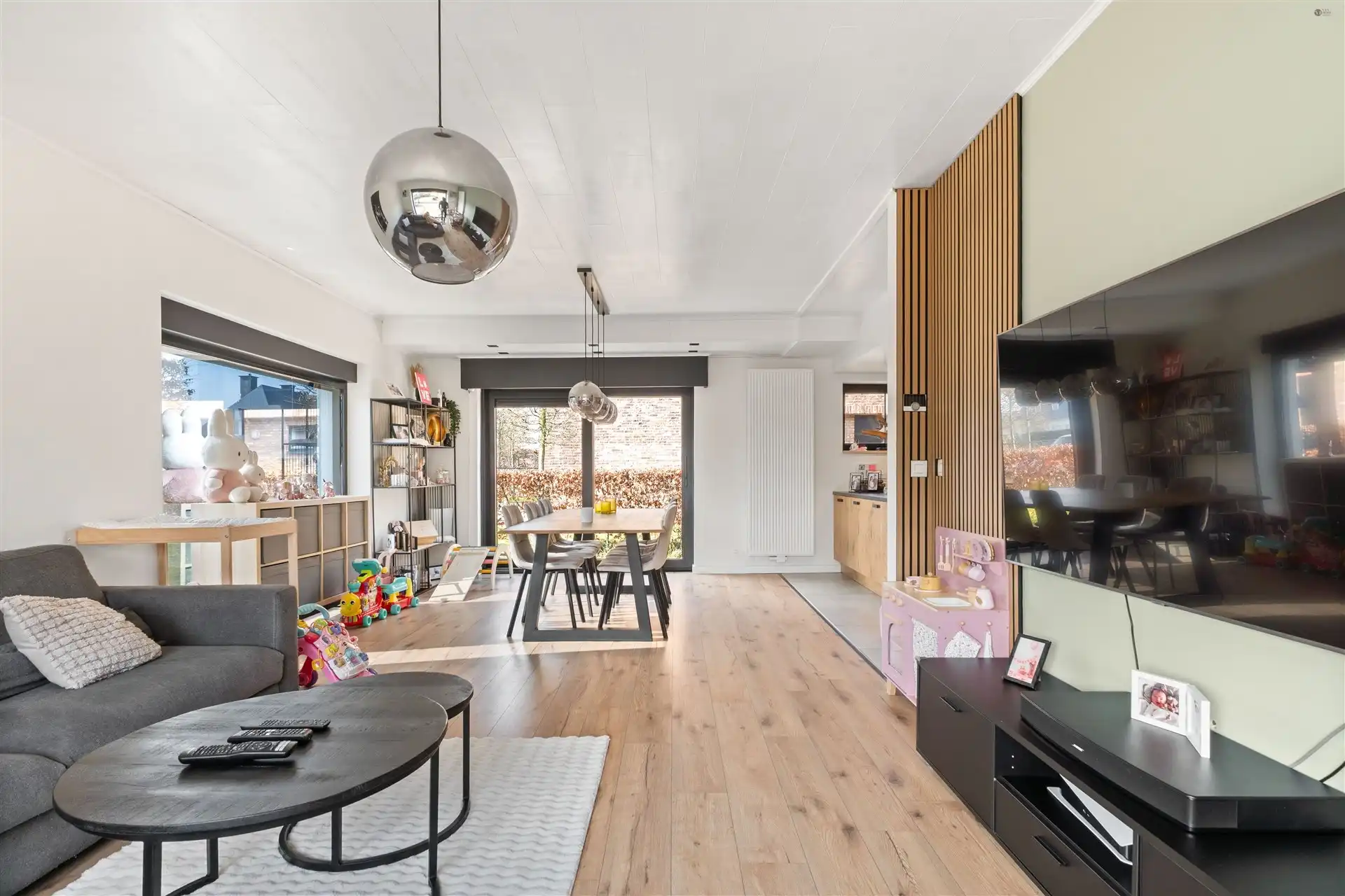 Gerenoveerde bungalow in een rustige woonwijk te Stekene foto 4