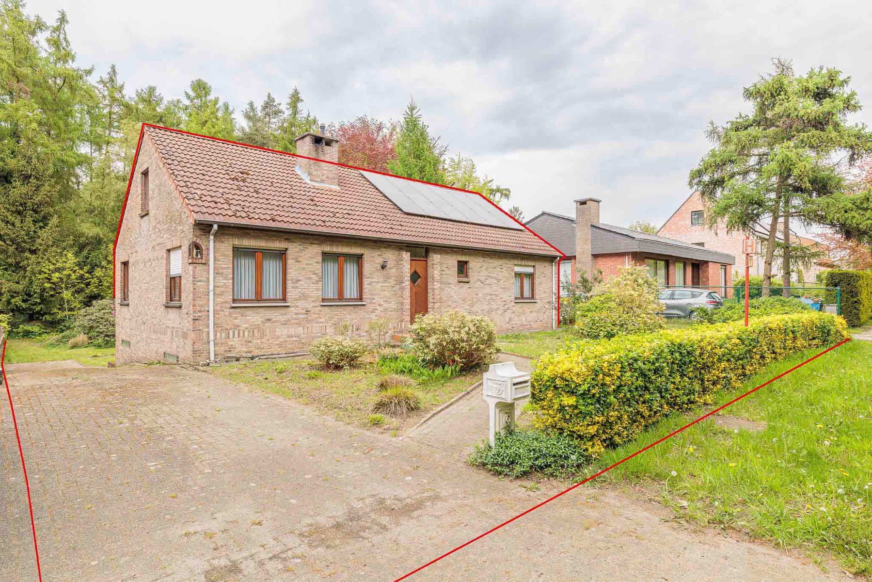 Open woning met 4slpk en volledige onderkeldering op 1.372m² foto 2