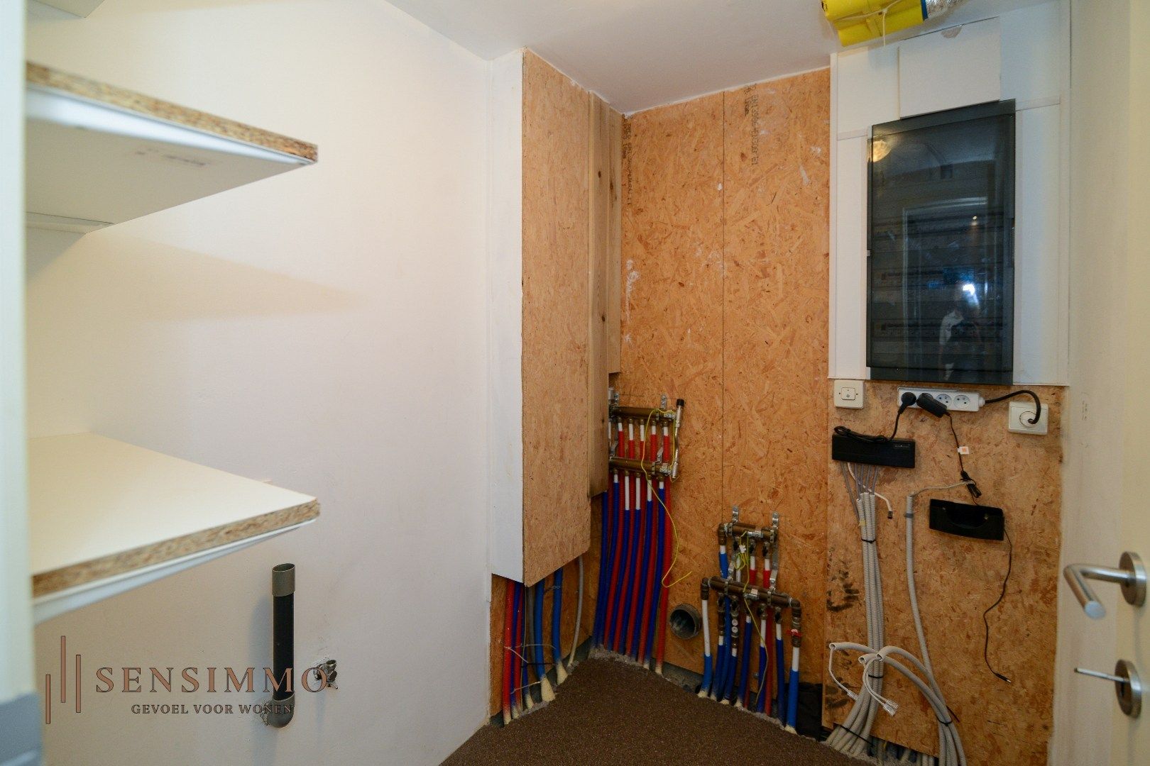 Ruim en instapklaar duplex appartement met carport en terras foto 18