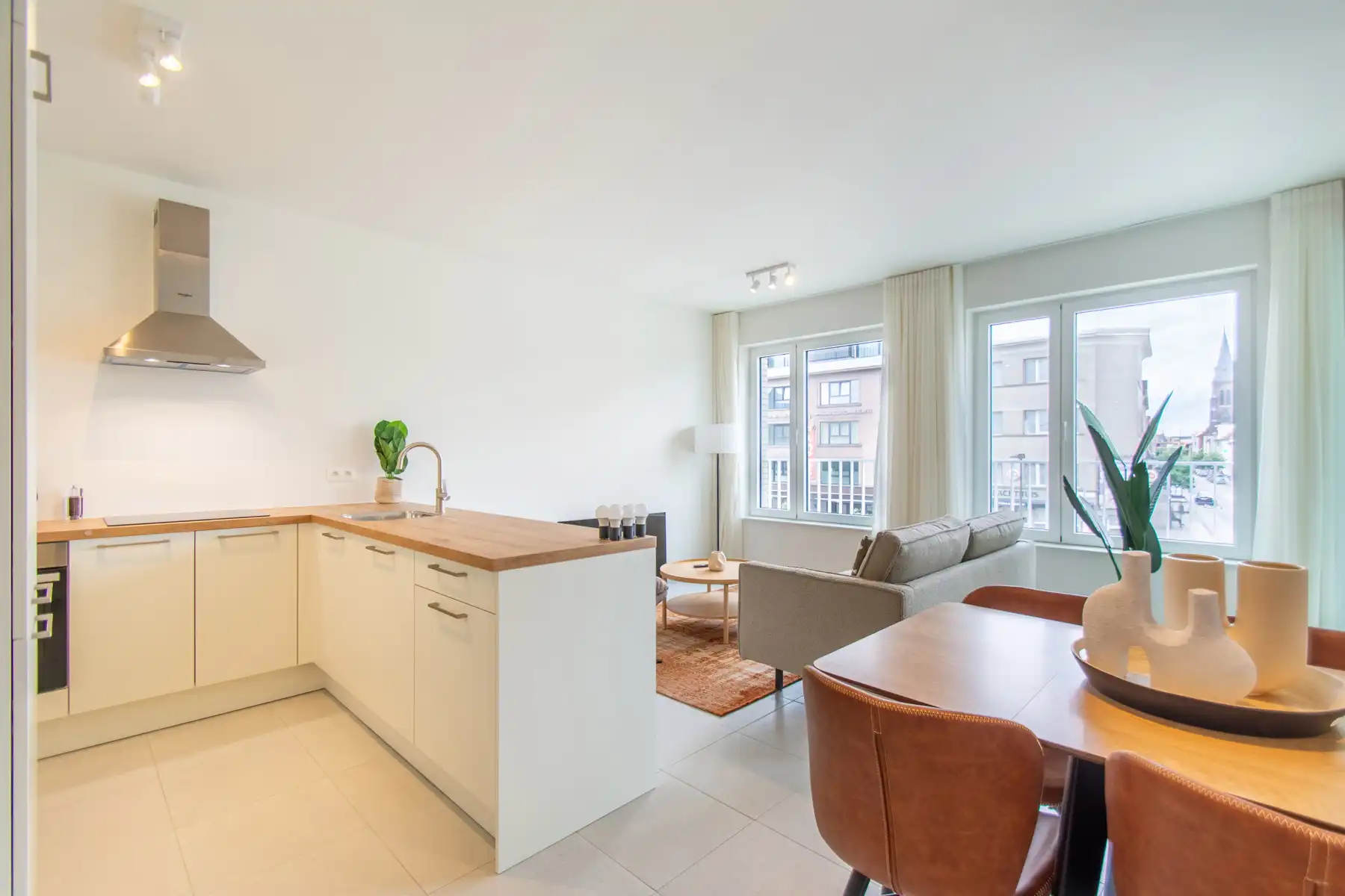 Prachtig gemeubeld 1- kamer appartement met mooi terras foto 2
