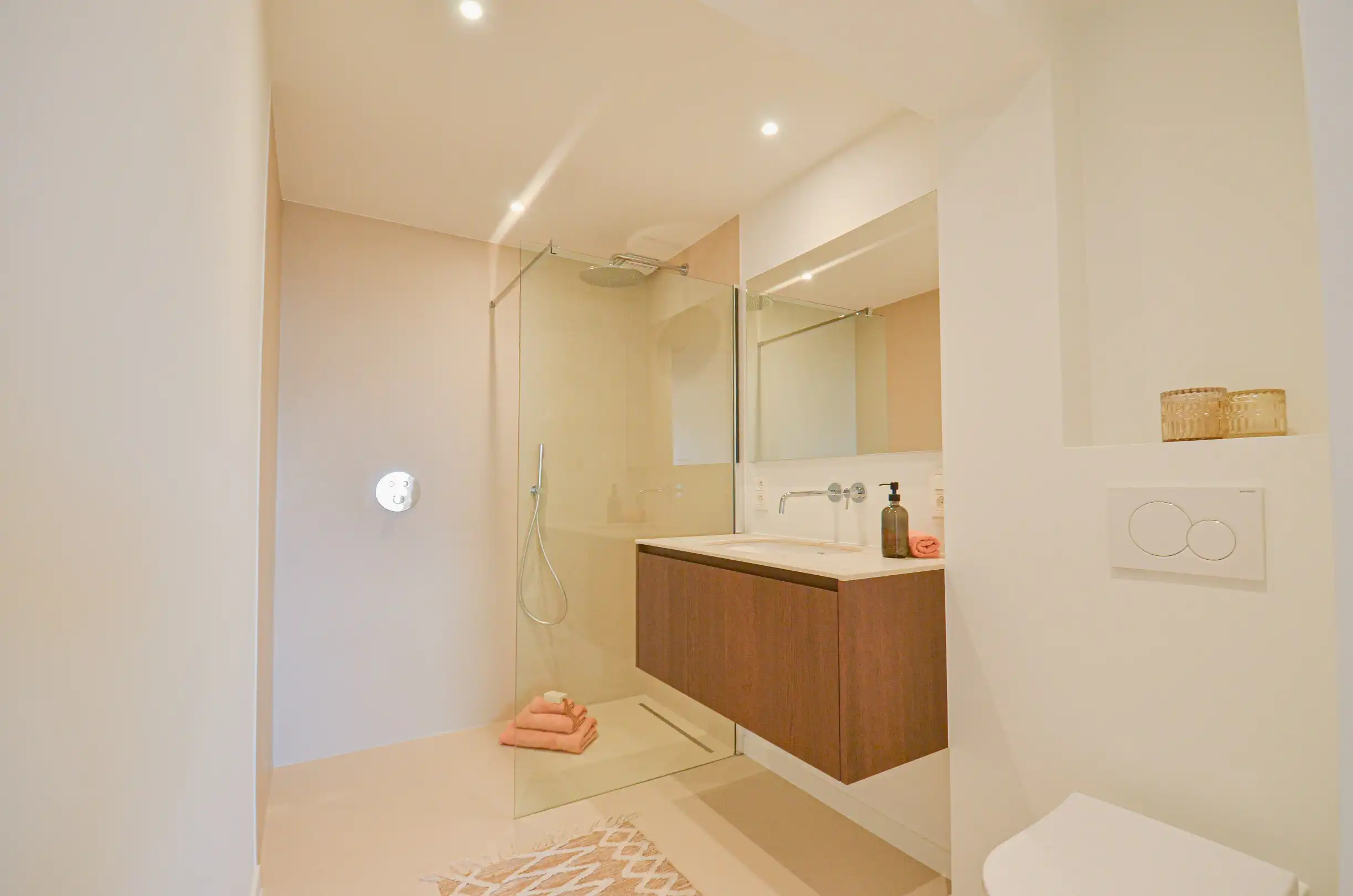 Exclusief – Stijlvol volledig gerenoveerd appartement met frontaal zeezicht. foto 16