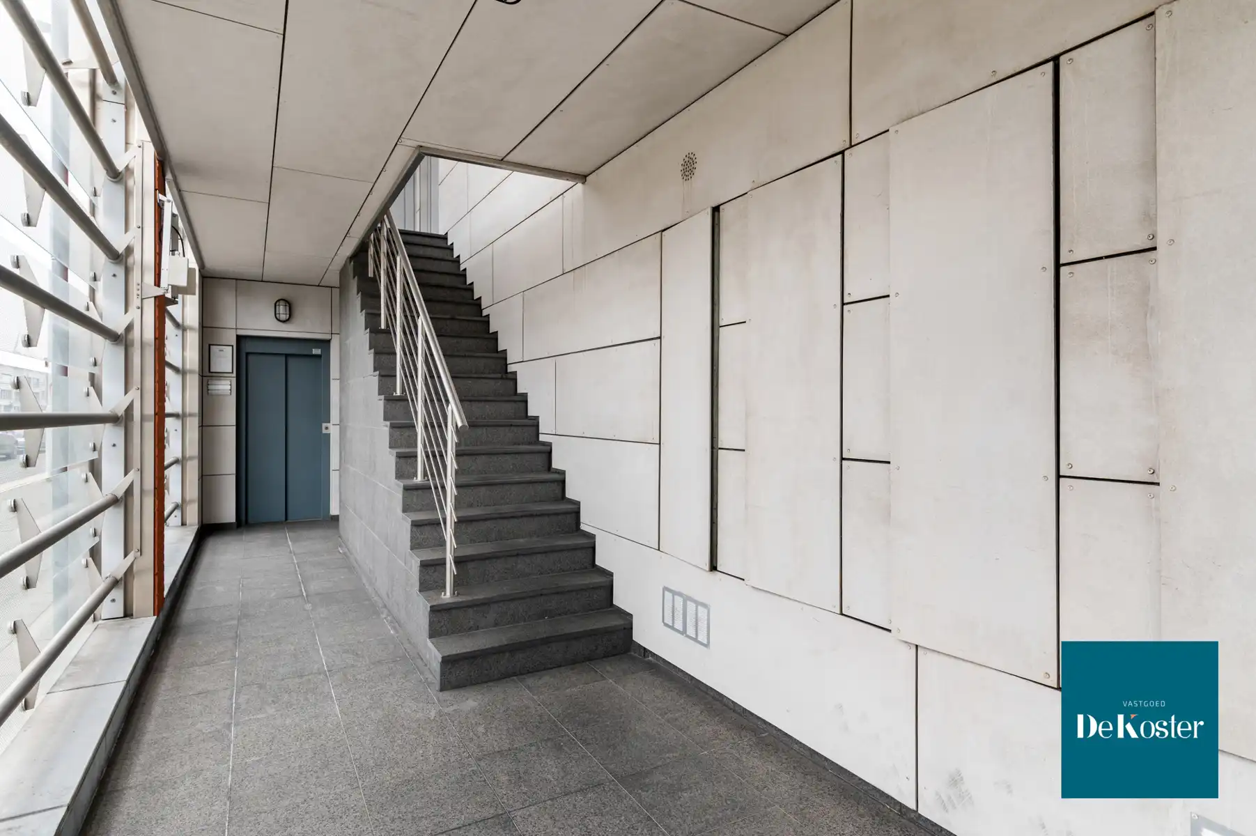 Stijlvol duplexappartement met ruim terras en garage foto 3