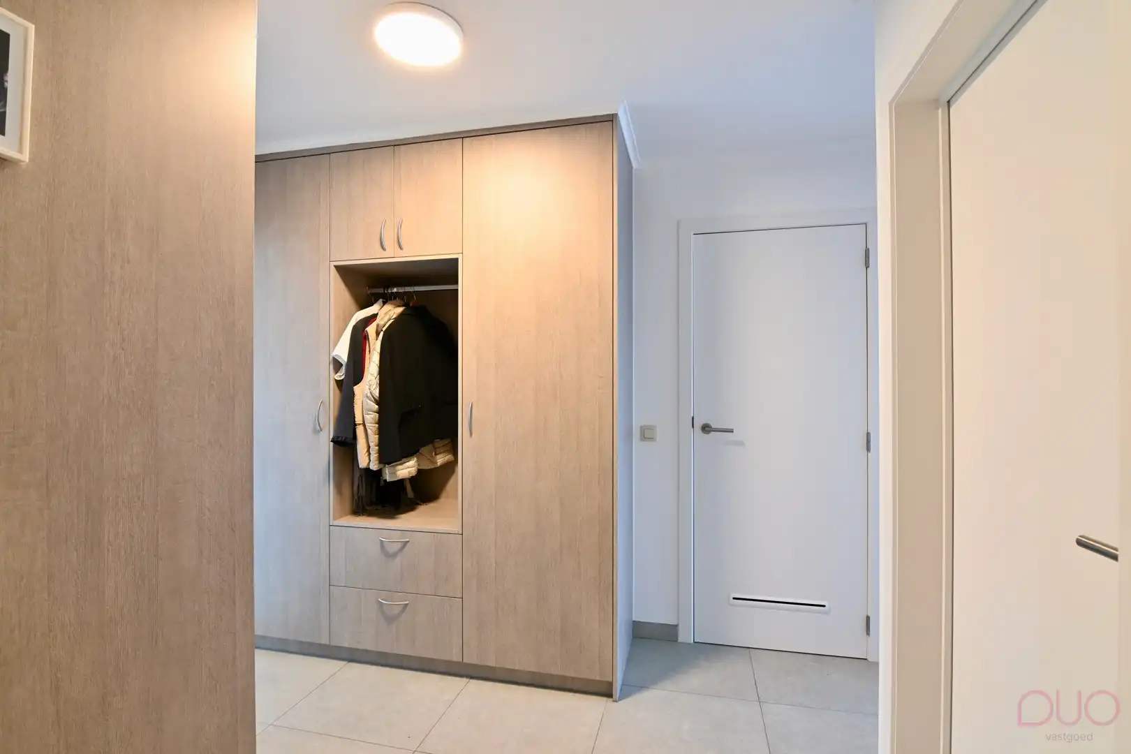 Charmant gerenoveerd 2-slaapkamerappartement met dubbel terras en garage – Centrum Sint-Truiden foto 9