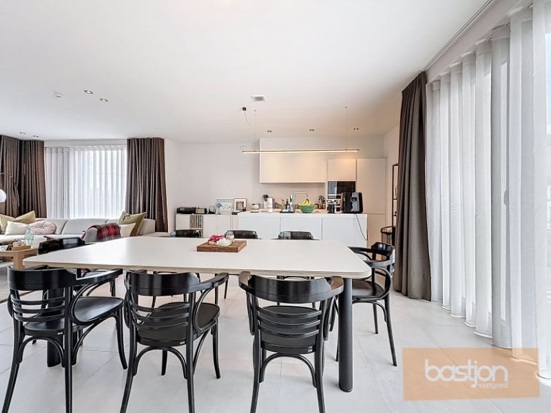 🏡 Uniek triplex appartement te huur in hartje Kortrijk! foto 6