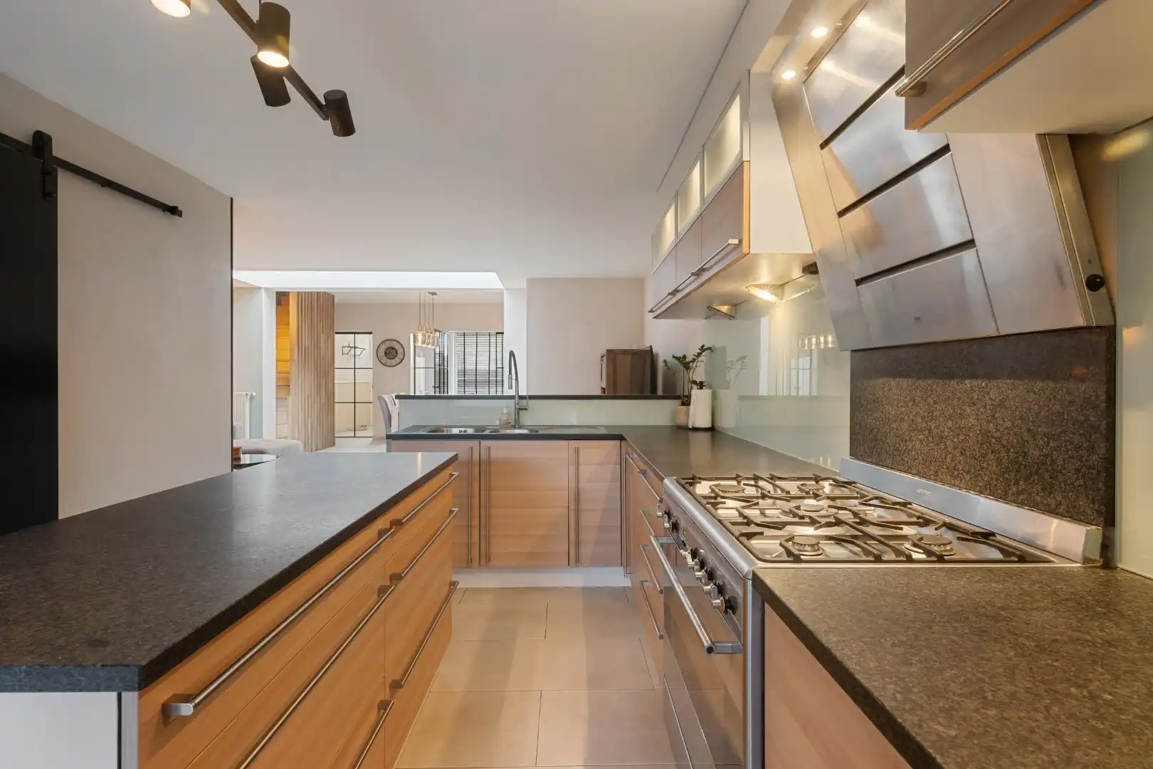 Instapklare woning met 3 slaapkamers en achterliggend tiny house in Geluwe foto 7