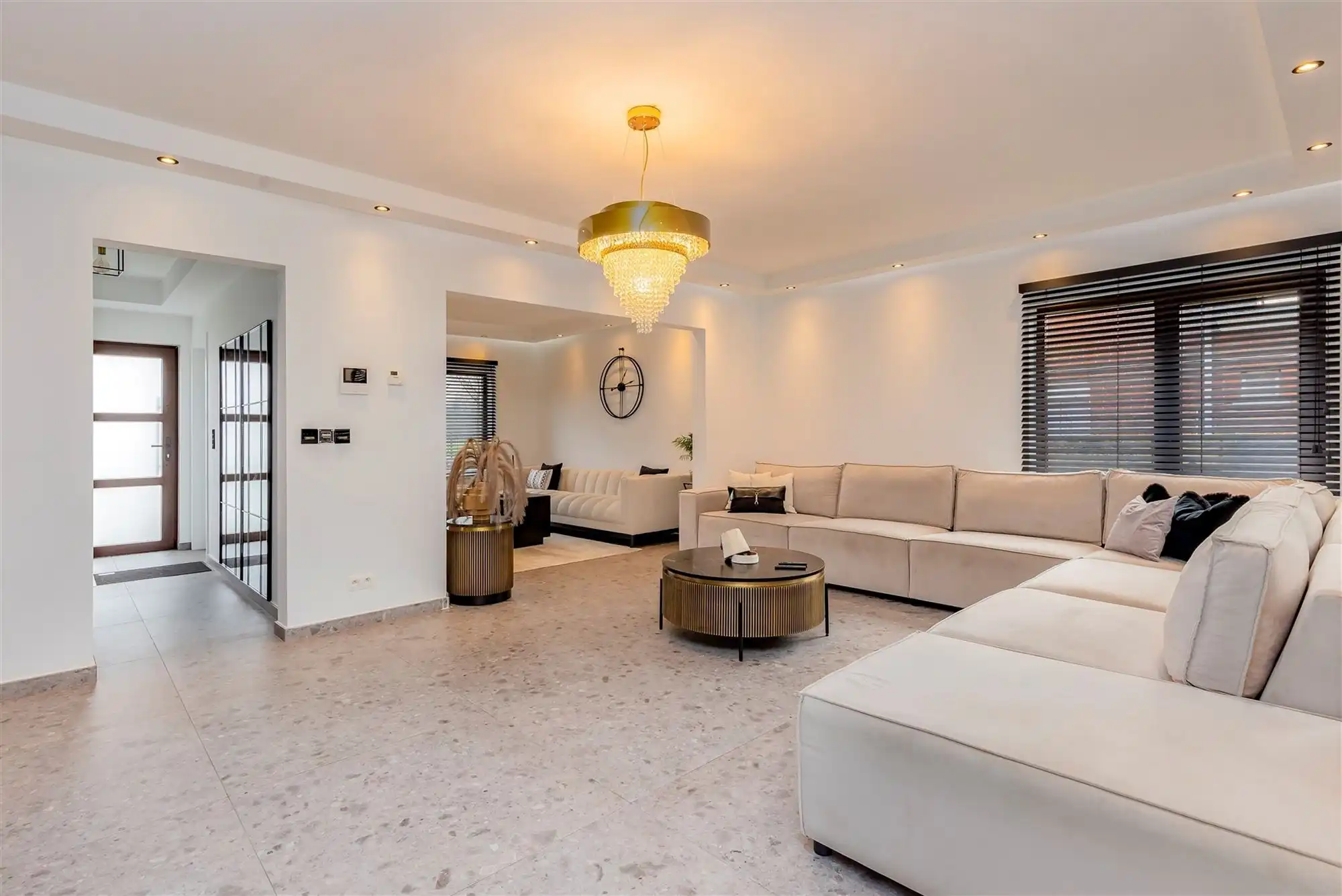 Stijlvolle gerenoveerde halfopen bebouwing met tuin en 3 slaapkamers in Oostmalle foto 3