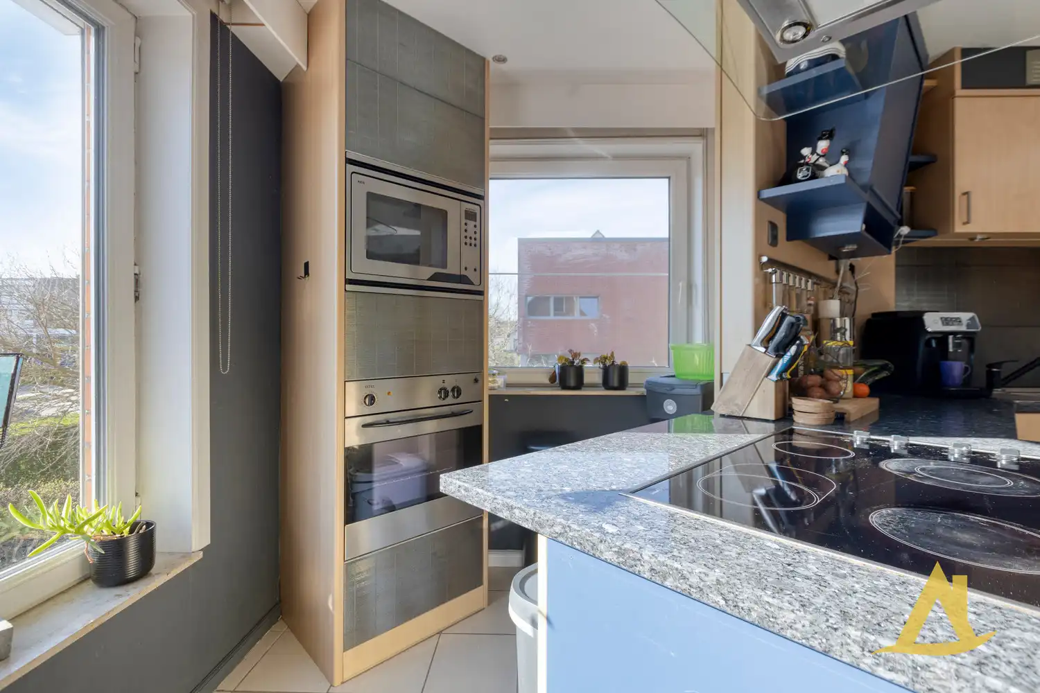 ZEER RUIM APPARTEMENT MET STUDIO EN 2 AUTOSTAANPLAATSEN TE DIEST! foto 15