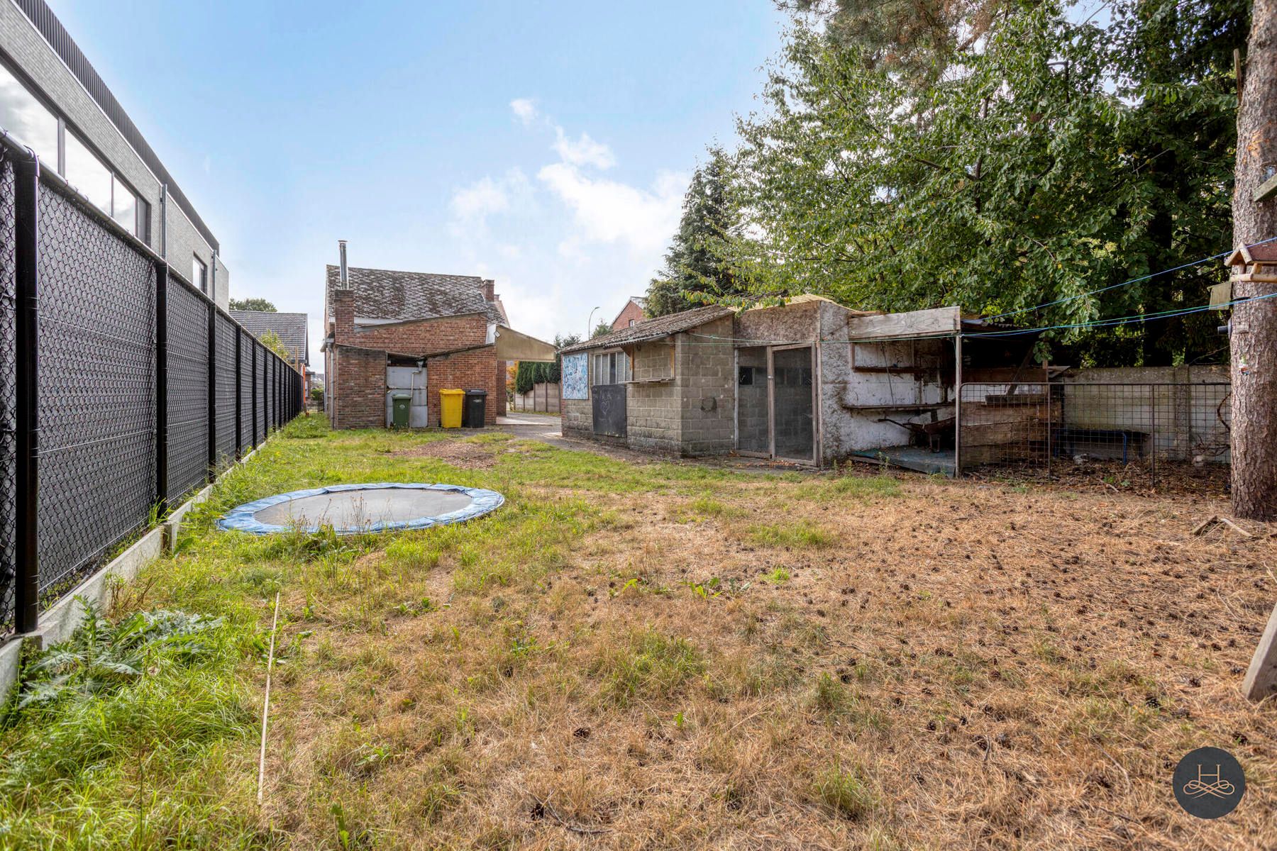 Karaktervolle, te renoveren woning op mooi perceel  foto 22