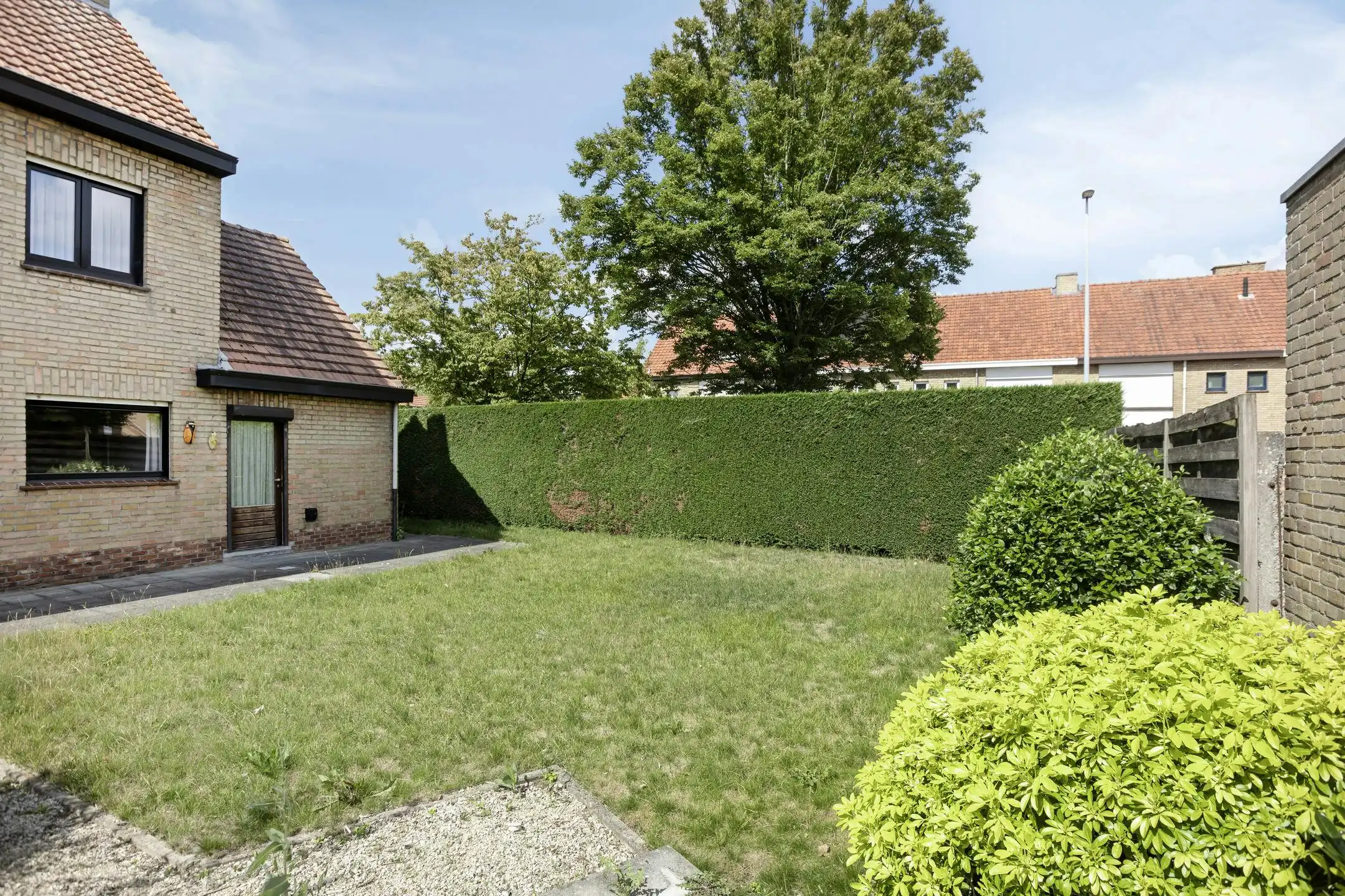 Ruime gezinswoning met tuin te koop in Roeselare foto 14