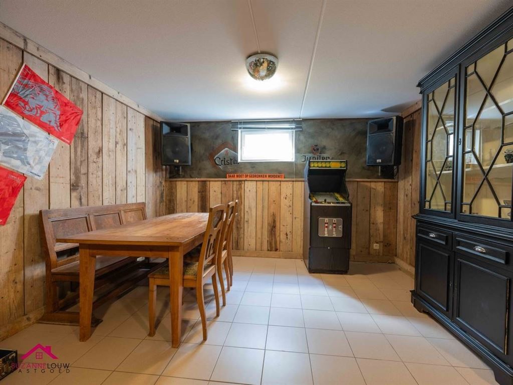 Landelijke villawoning met dubbele vrijstaande garage foto 65