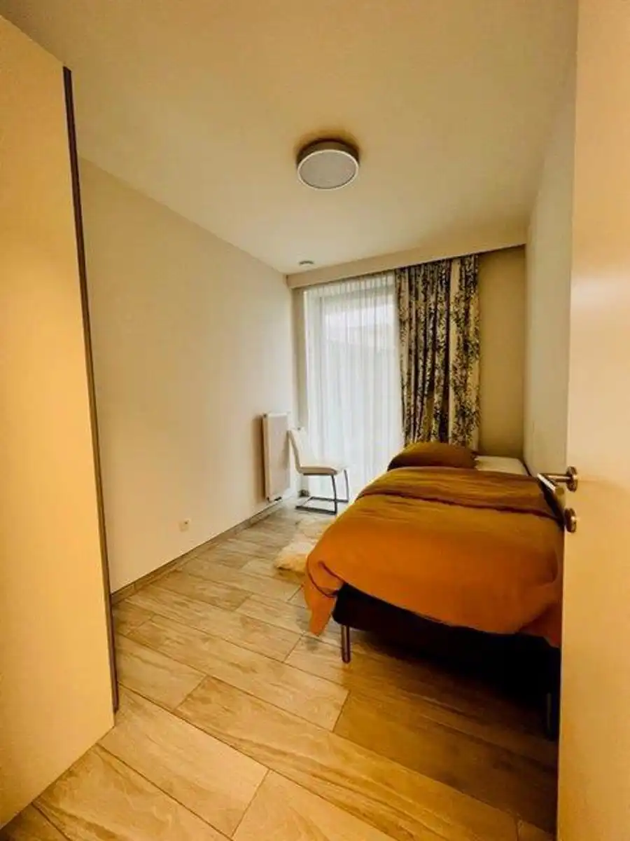 Prachtig gemeubeld 3-slaapkamer app. met front scheldezicht foto 13