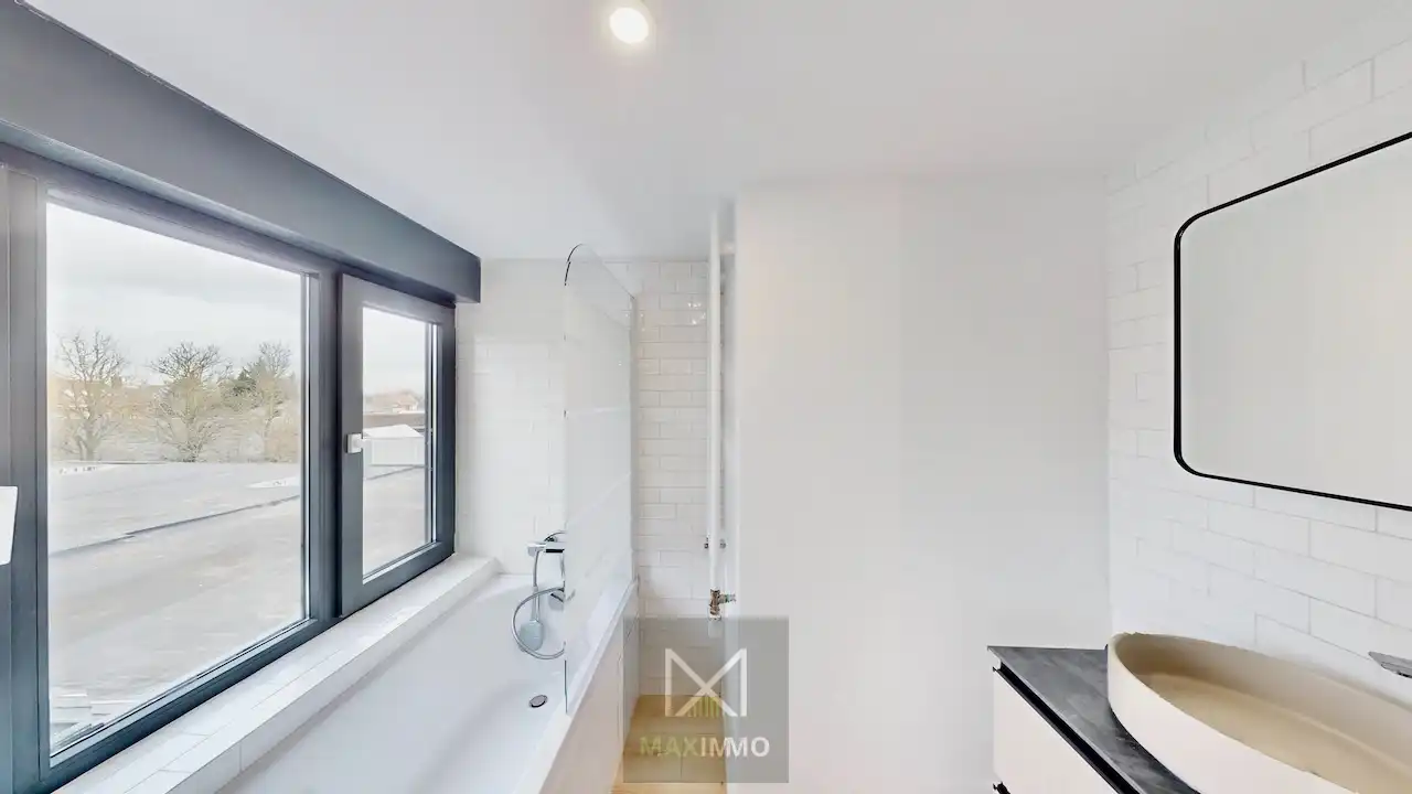 Totaal gerenoveerde woning met garage in het centrum van Lauwe foto 10