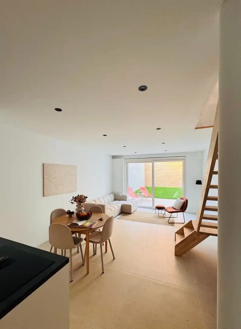 Totaalrenovatie met garage op toplocatie foto 2