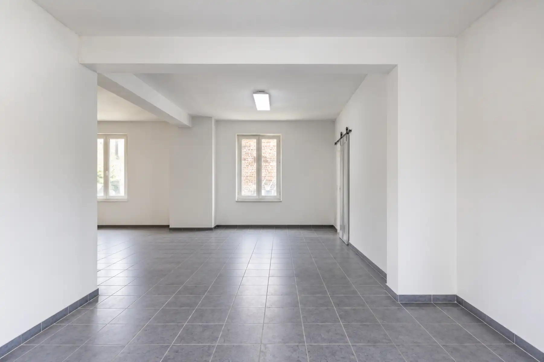 Ruime  gerenoveerde hoeve met werkplaats, zwembad en EPC B foto 19