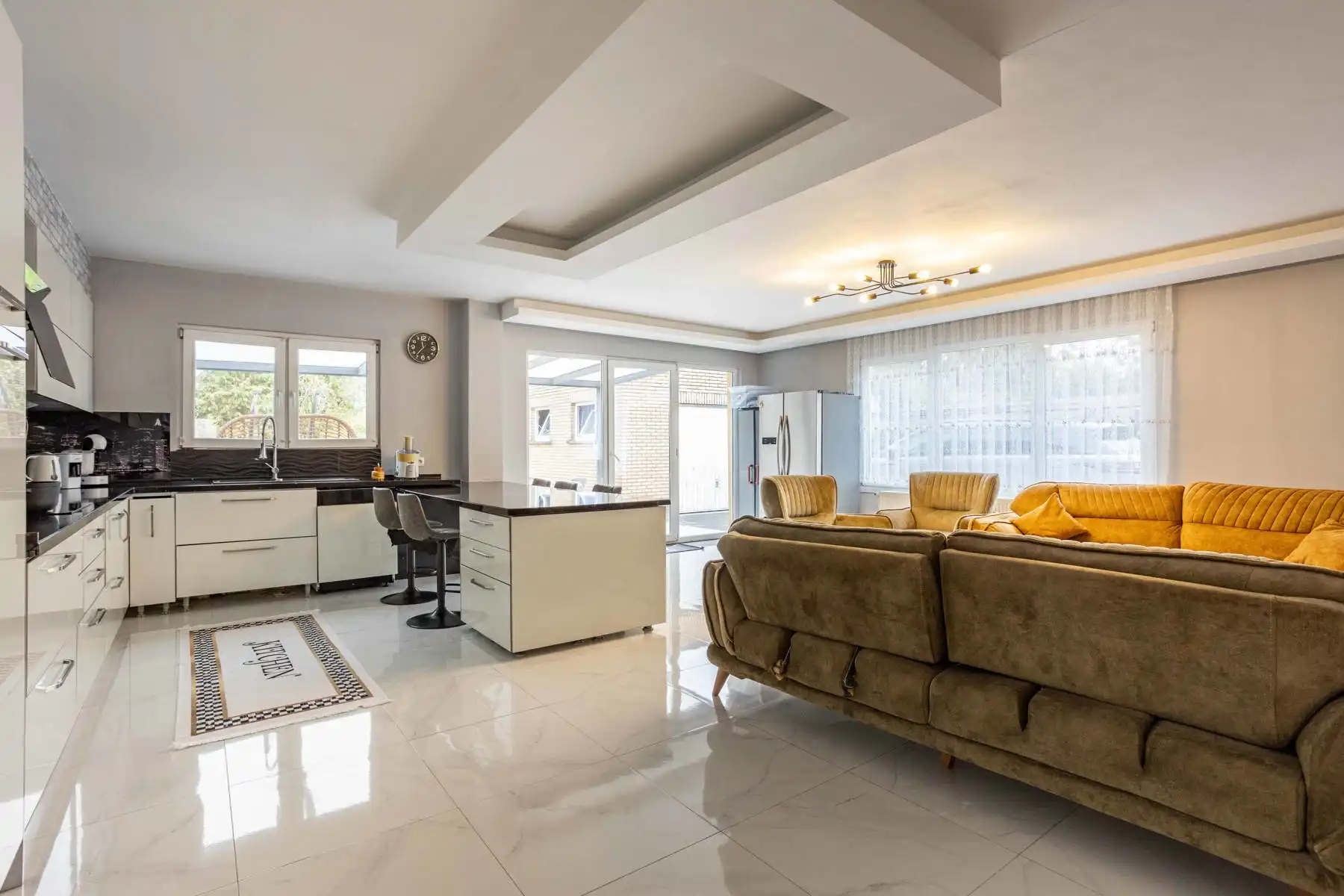 Instapklare HOB met 4 slaapkamers en tuin! foto 9