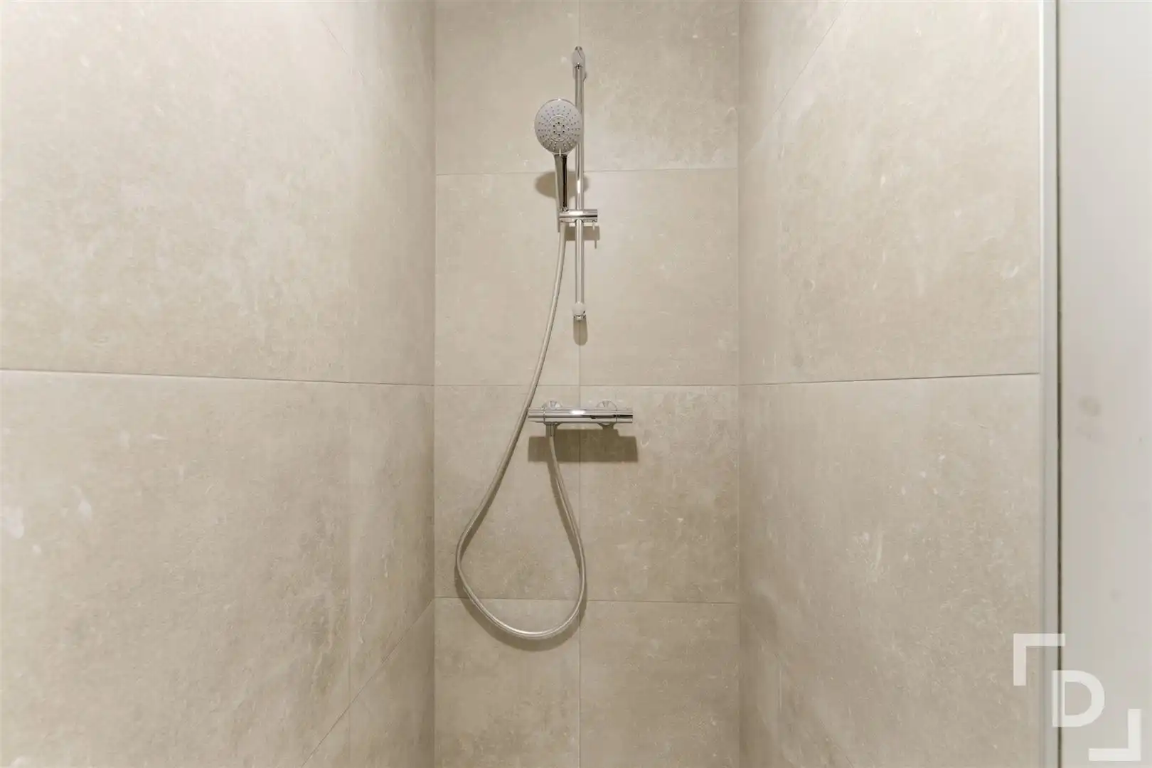 Nieuwbouwappartementen op toplocatie in centrum Ieper. foto 38