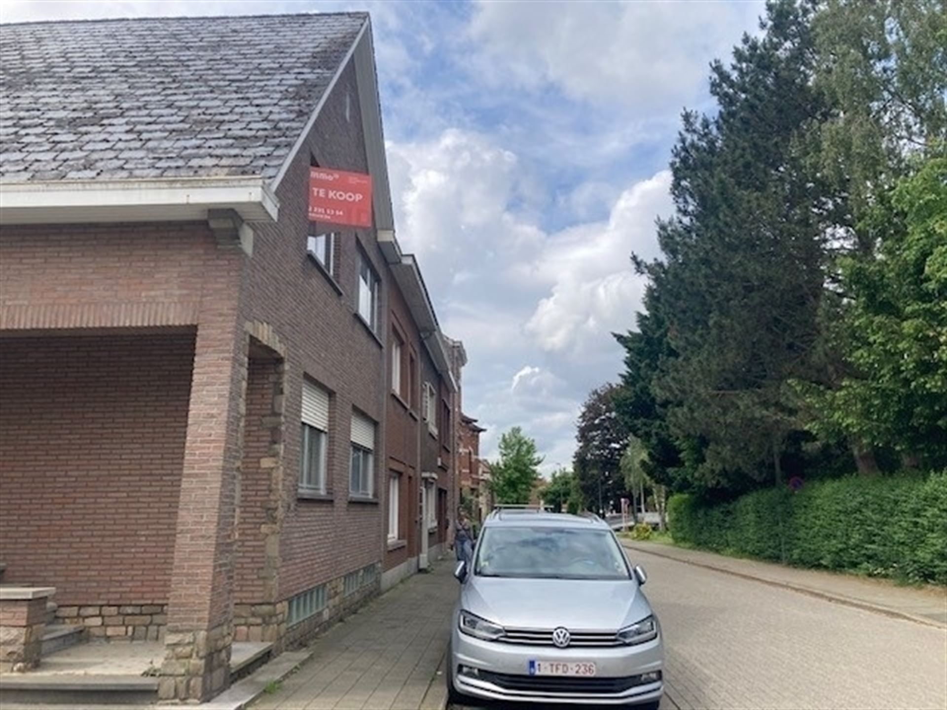 Ruime te renoveren half open bebouwing met 3 garages foto 7