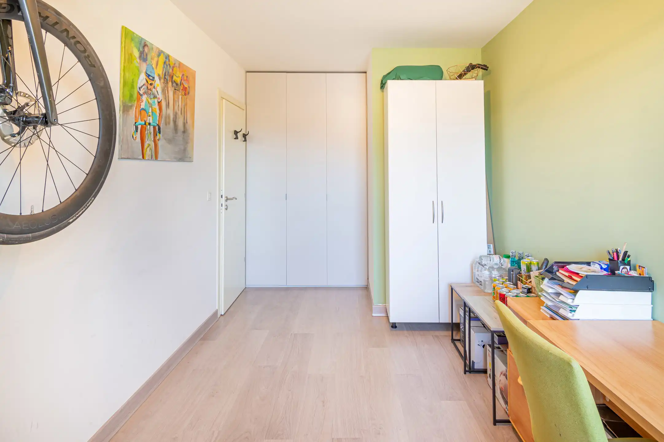 Ruim instapklaar 3 slaapkamer appartement met groot terras foto 12