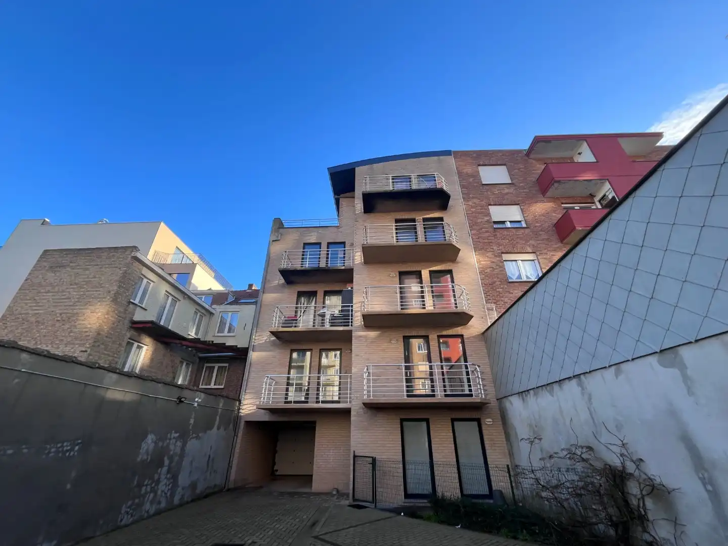 Instapklaar twee slaapkamer appartement op 500m van zee, EPC label B foto 11