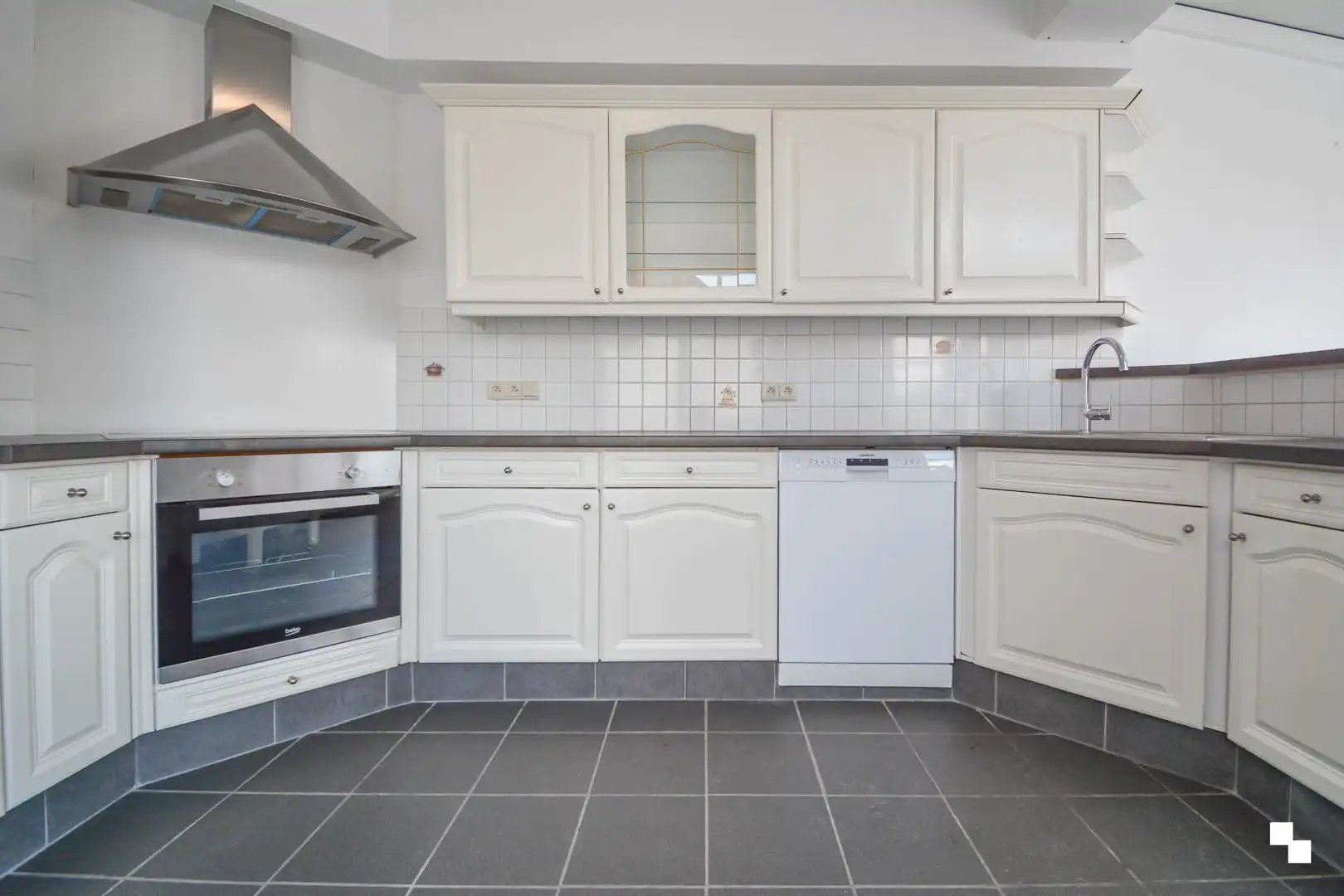 Ruime bel-etagewoning in hartje Izegem foto 9