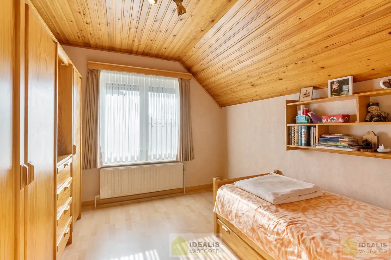 IDEALIS VASTGOED – PERFECT ONDERHOUDEN EN INSTAPKLARE GEZINSWONING MET 4 SLAAPKAMERS, 2 BADKAMERS EN EEN MOOIE WOONOPPERVLAKTE VAN +- 185M² OP EEN AANGENAAM EN RUSTIG GELEGEN PERCEEL VAN 6A 80CA OP GEGEERDE LOCATIE IN ACHEL! foto 22