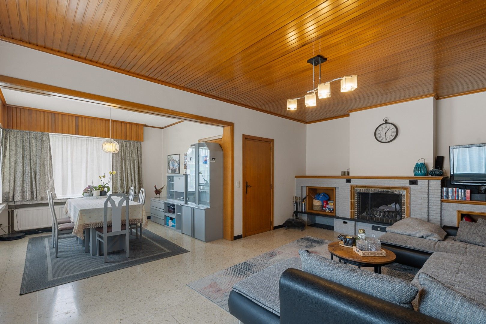 Halfopen gezinswoning in het hart van het landelijke Gontrode, met zicht op agrarisch gebied foto 5