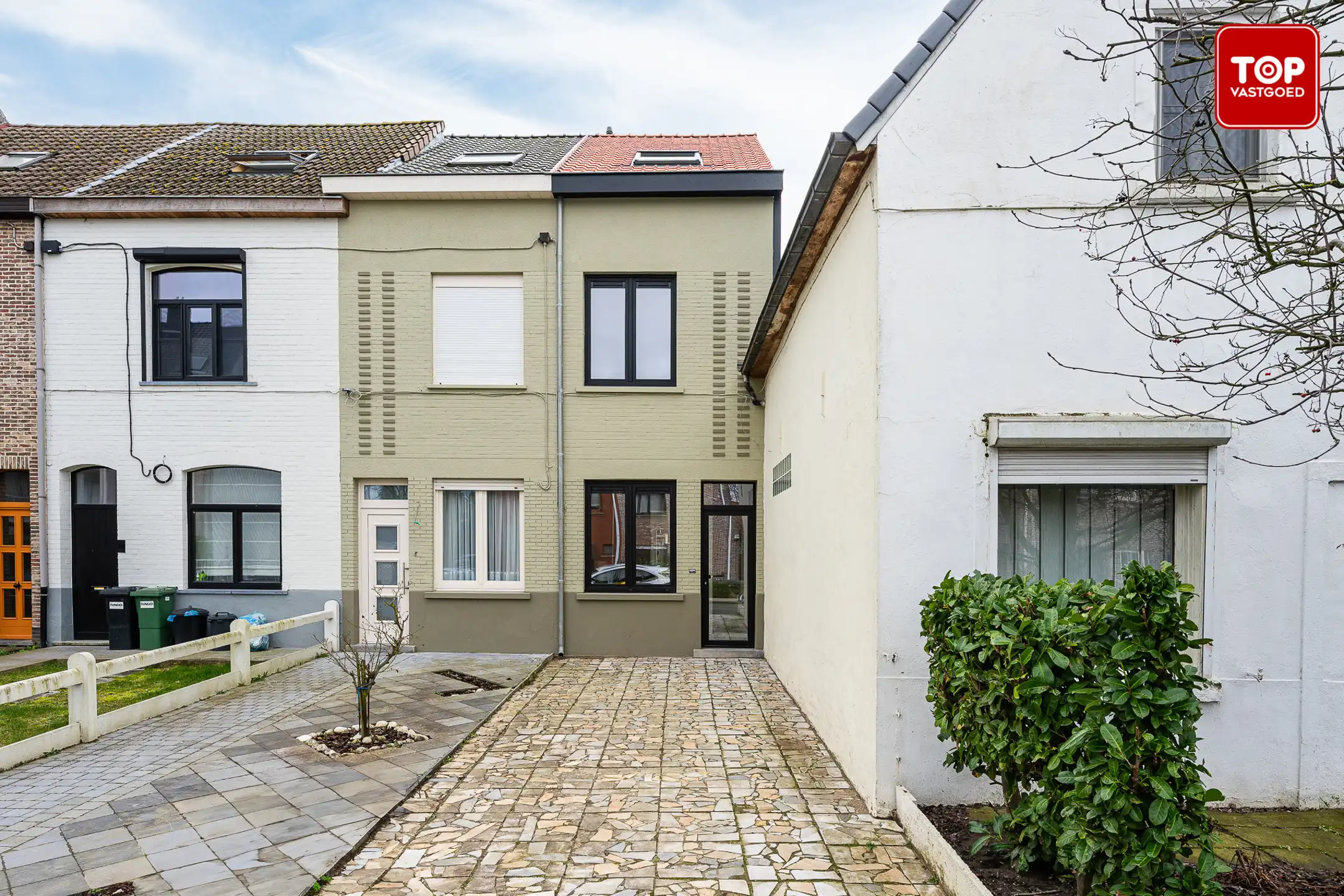 Totaal gerenoveerde woning met 3 slaapkamers, tuin en garage.  foto 27