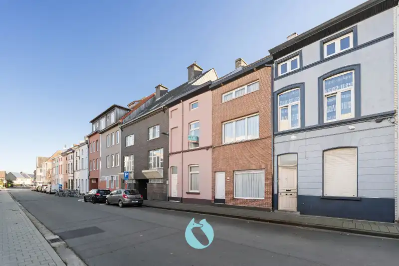 Hoofdfoto van de publicatie: Woning met 4 slaapkamers en koer