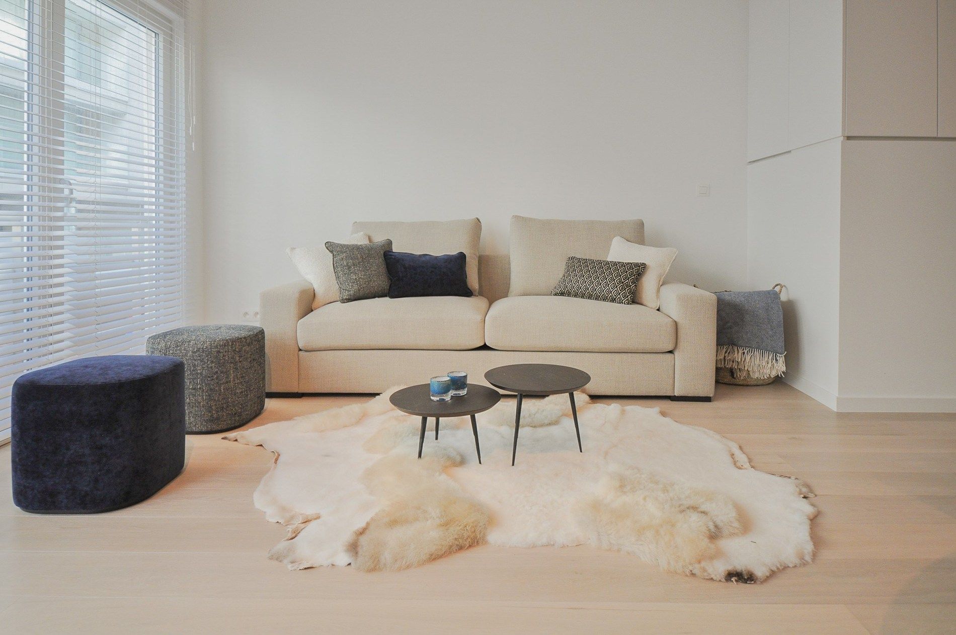 Tijdloos, volledig gerenoveerd appartement met zijdelings zeezicht gelegen in het Zoute.  foto 3