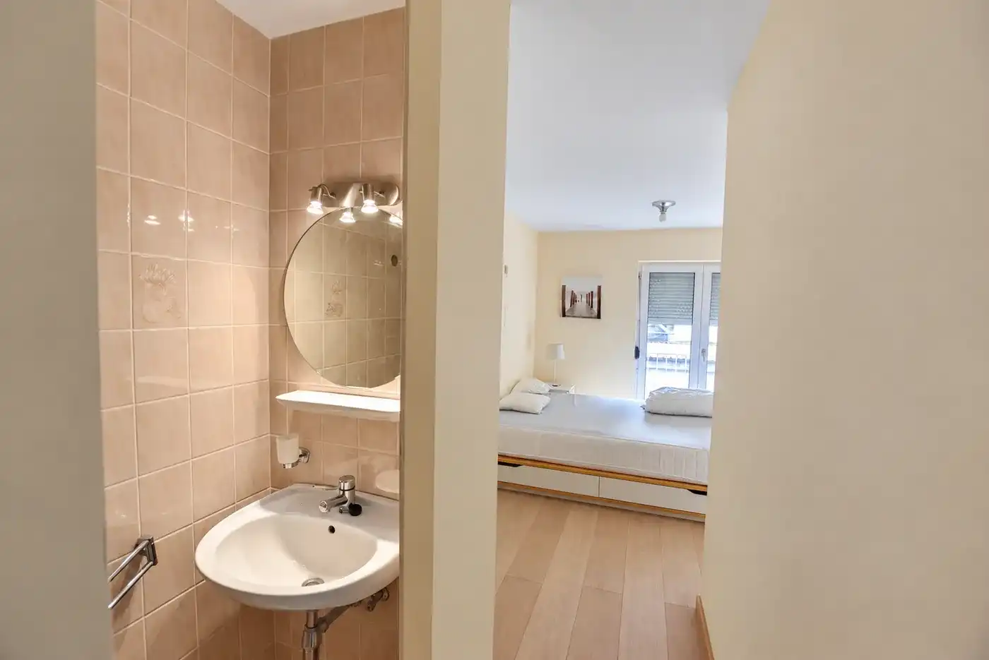 Centraal gelegen 2-slaapkamerappartement te huur in de Leopoldlaan foto 6