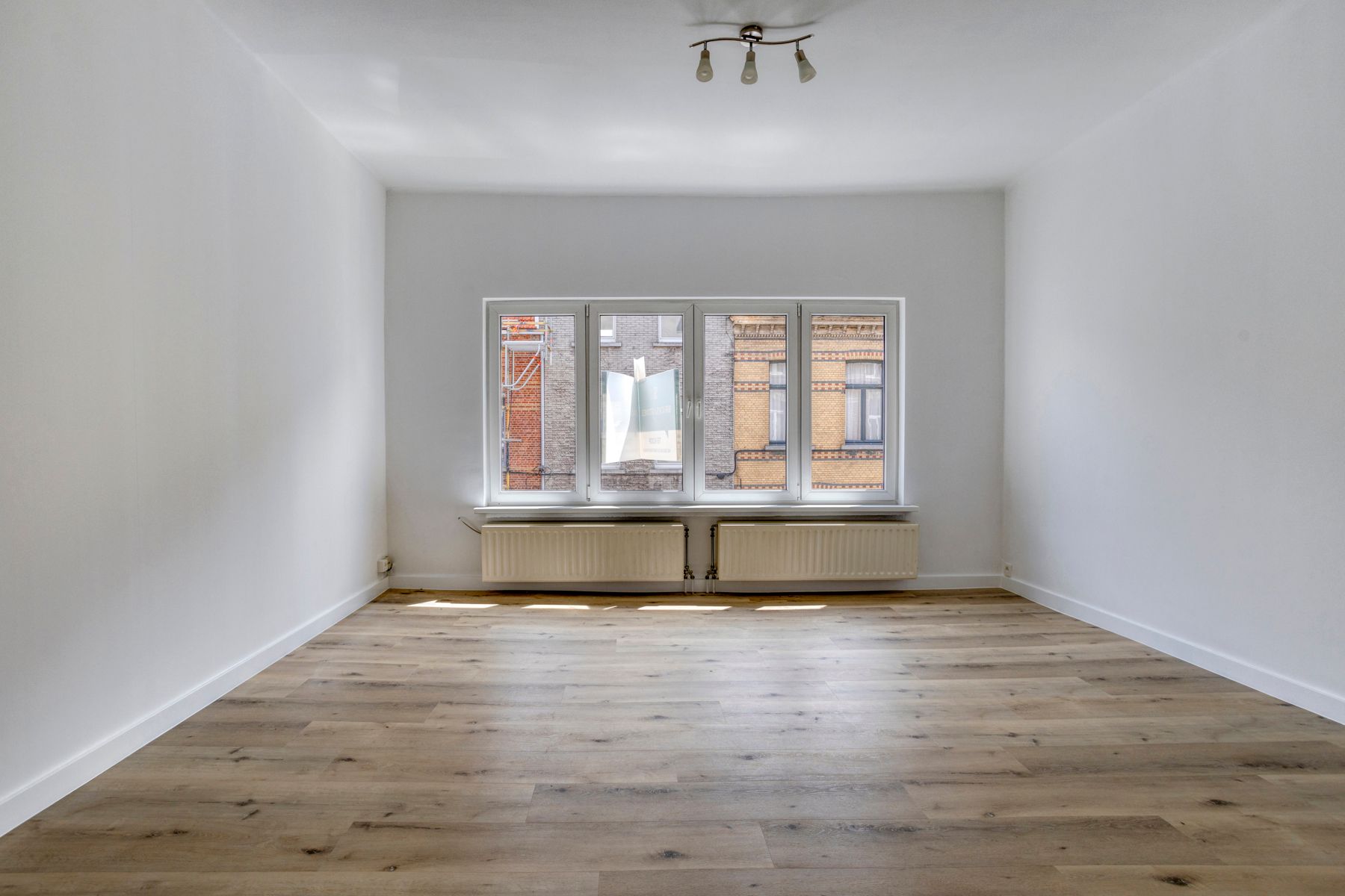 Totaal gerenoveerd, instapklaar appartement foto 4