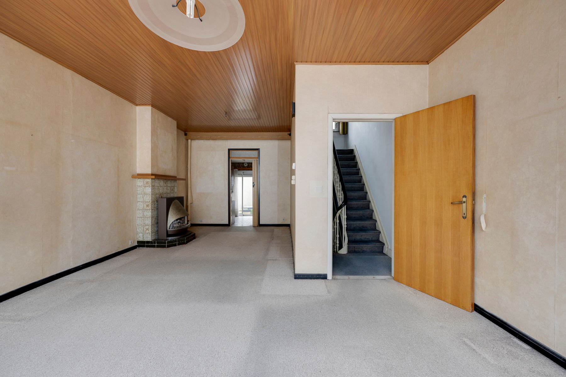 Te renoveren herenhuis met garage in hartje Markgravebuurt foto 9