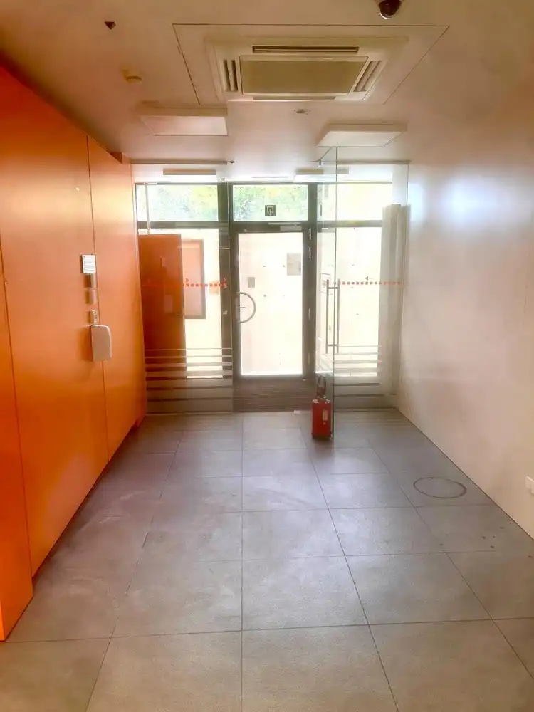 Instapklare kantoor- of praktijkruimte met lift en archief nabij Stationsplein foto 7