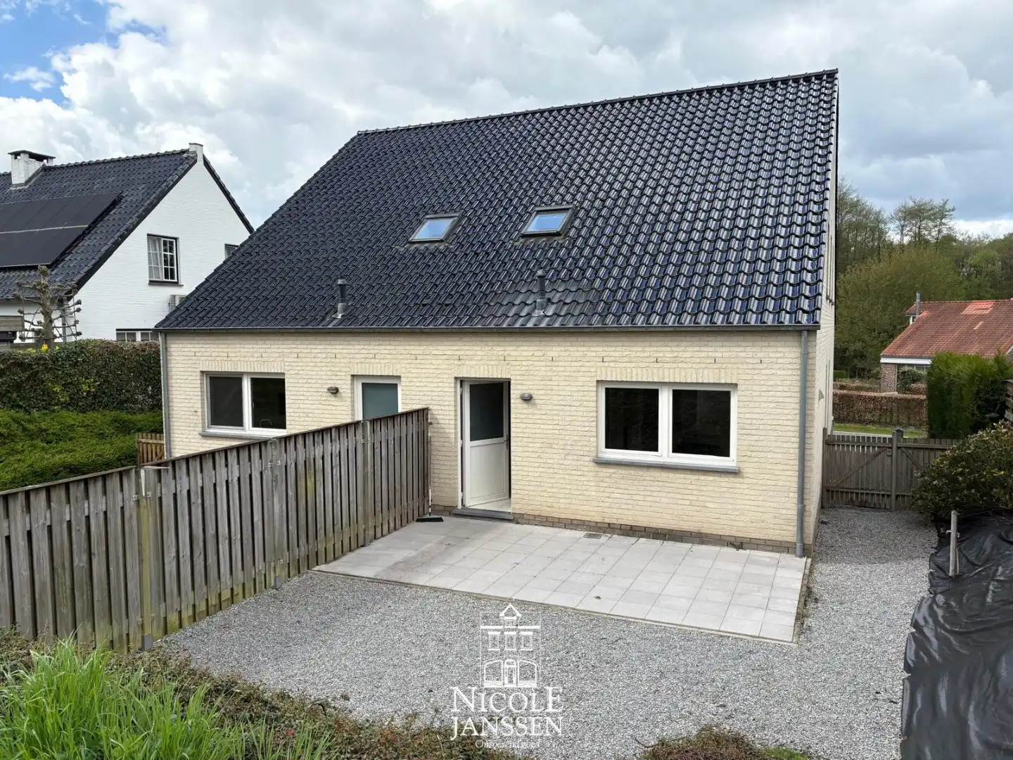 Halfvrijstaande woning  foto {{pictureIndex}}