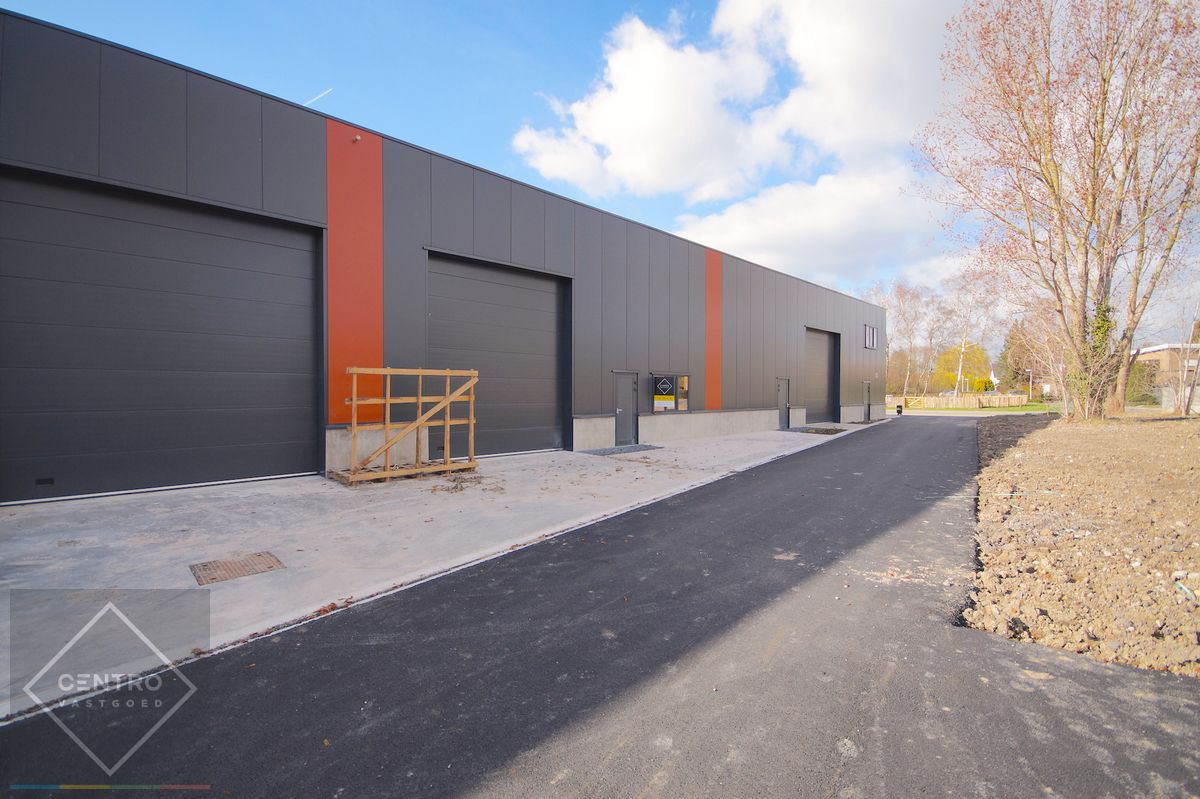 Goed geïsoleerde NB KMO-unit (227m²) inclusief 2 private parkeerplaatsen op ambachtelijke zone te Diksmuide! foto 7