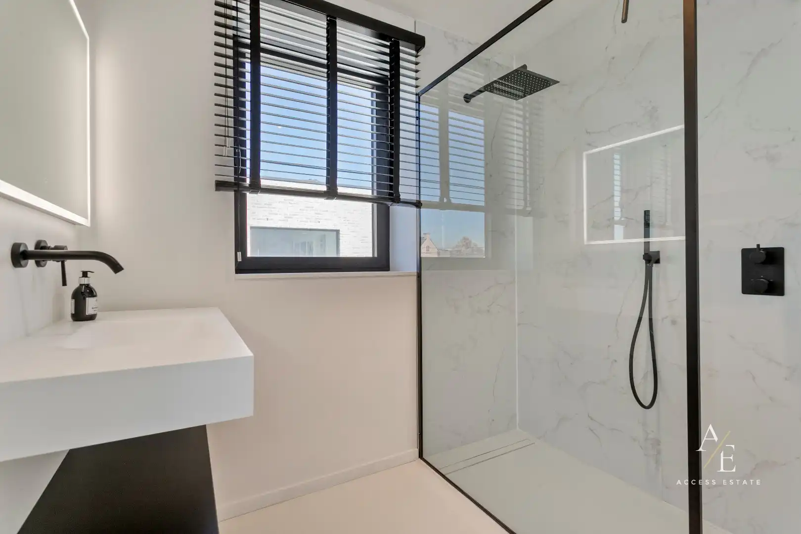 OOSTERZELE - Strakke designvilla met zwembad uit 2020! foto 20