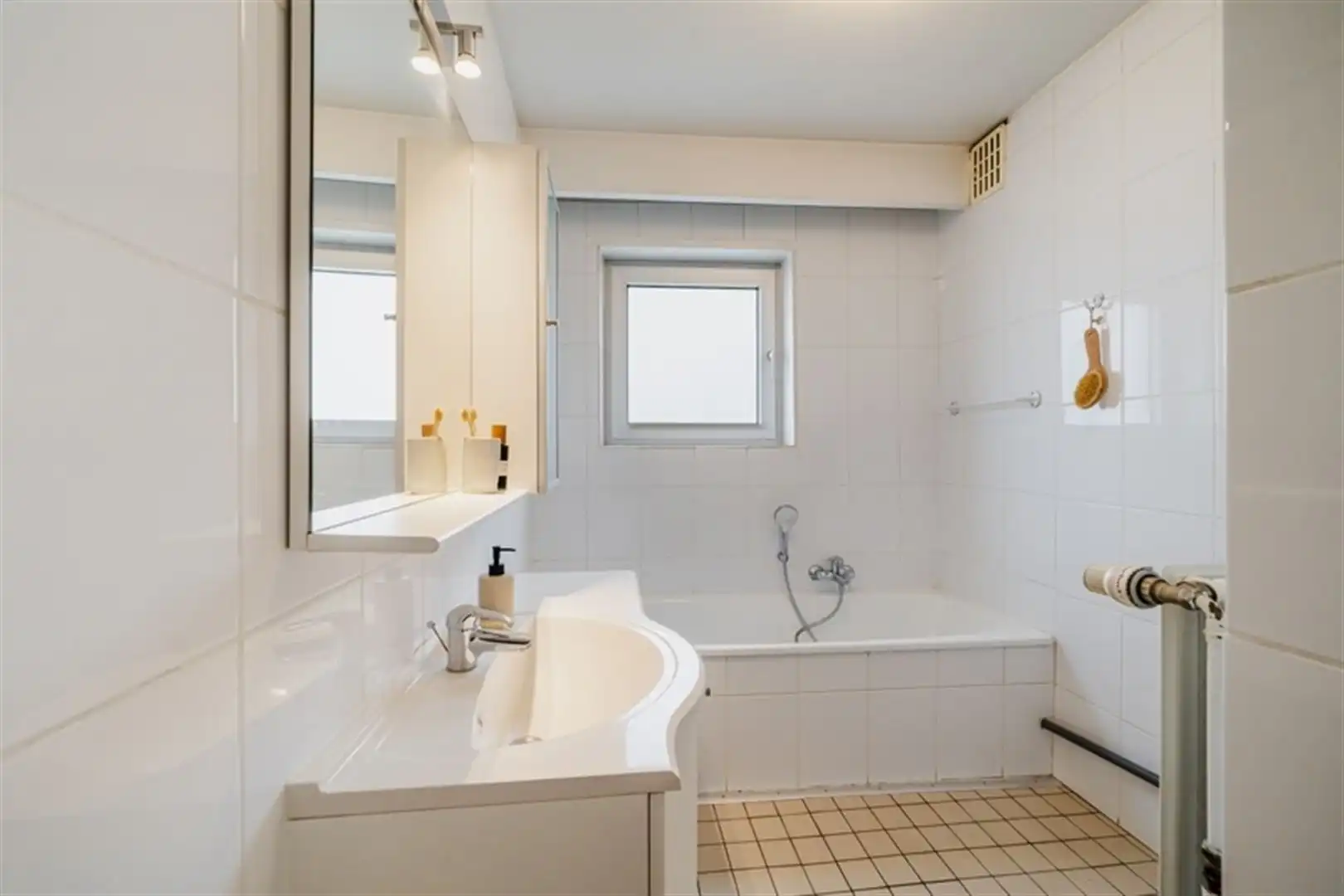 Hoekappartement met 2 slaapkamers en lift in het centrum foto 9