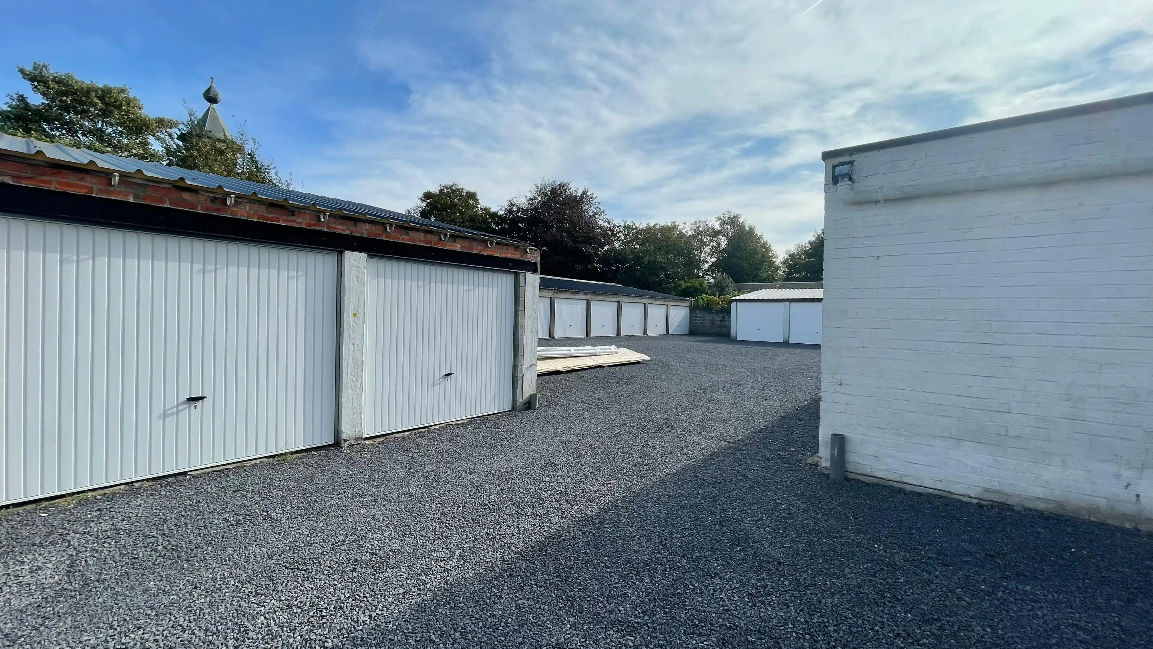 Garagebox te koop gelegen vlakbij het centrum te De Panne. foto 4