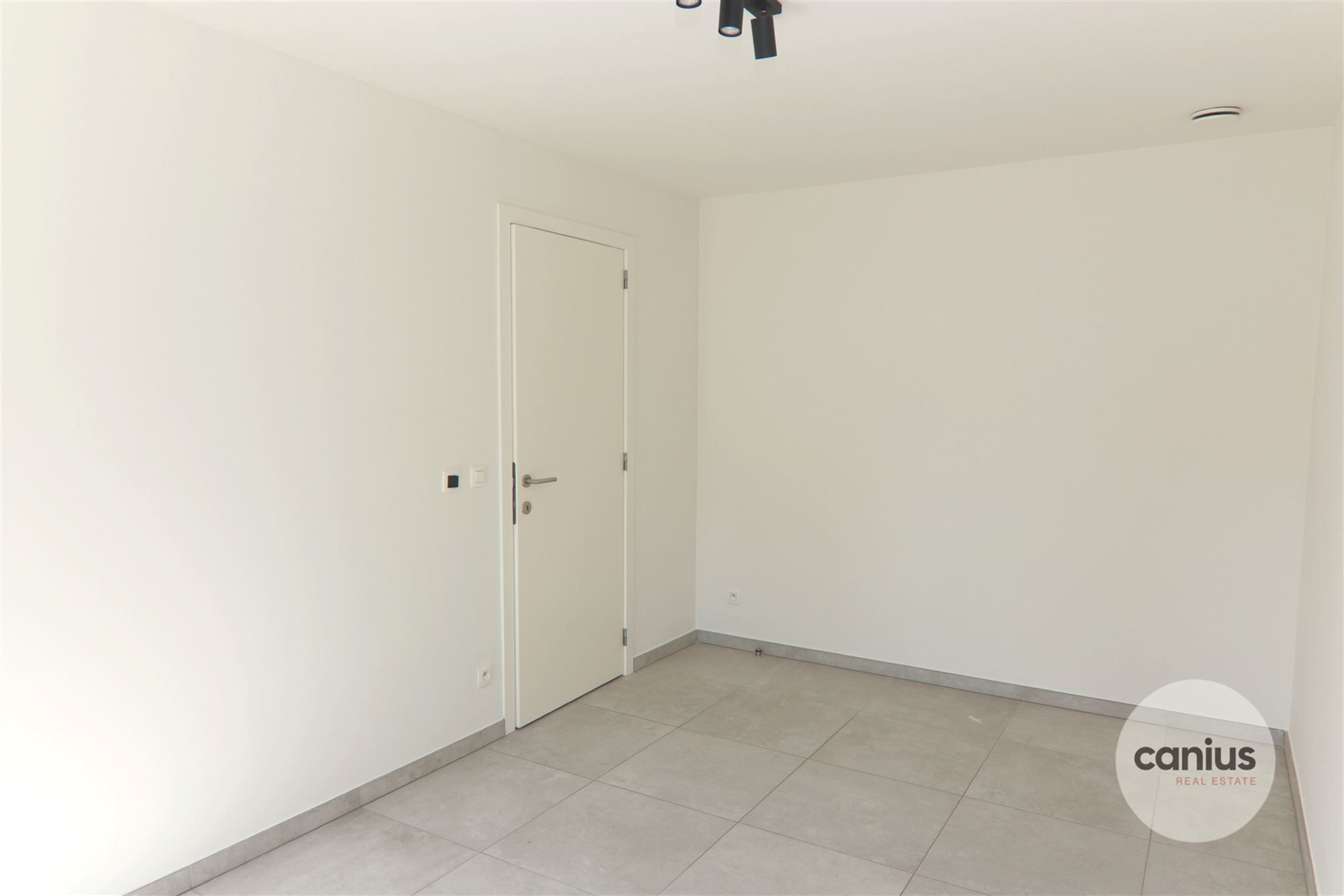 RUSTIG GELEGEN WONING MET 4 SLKS NABIJ HET STADSCENRUM foto 11