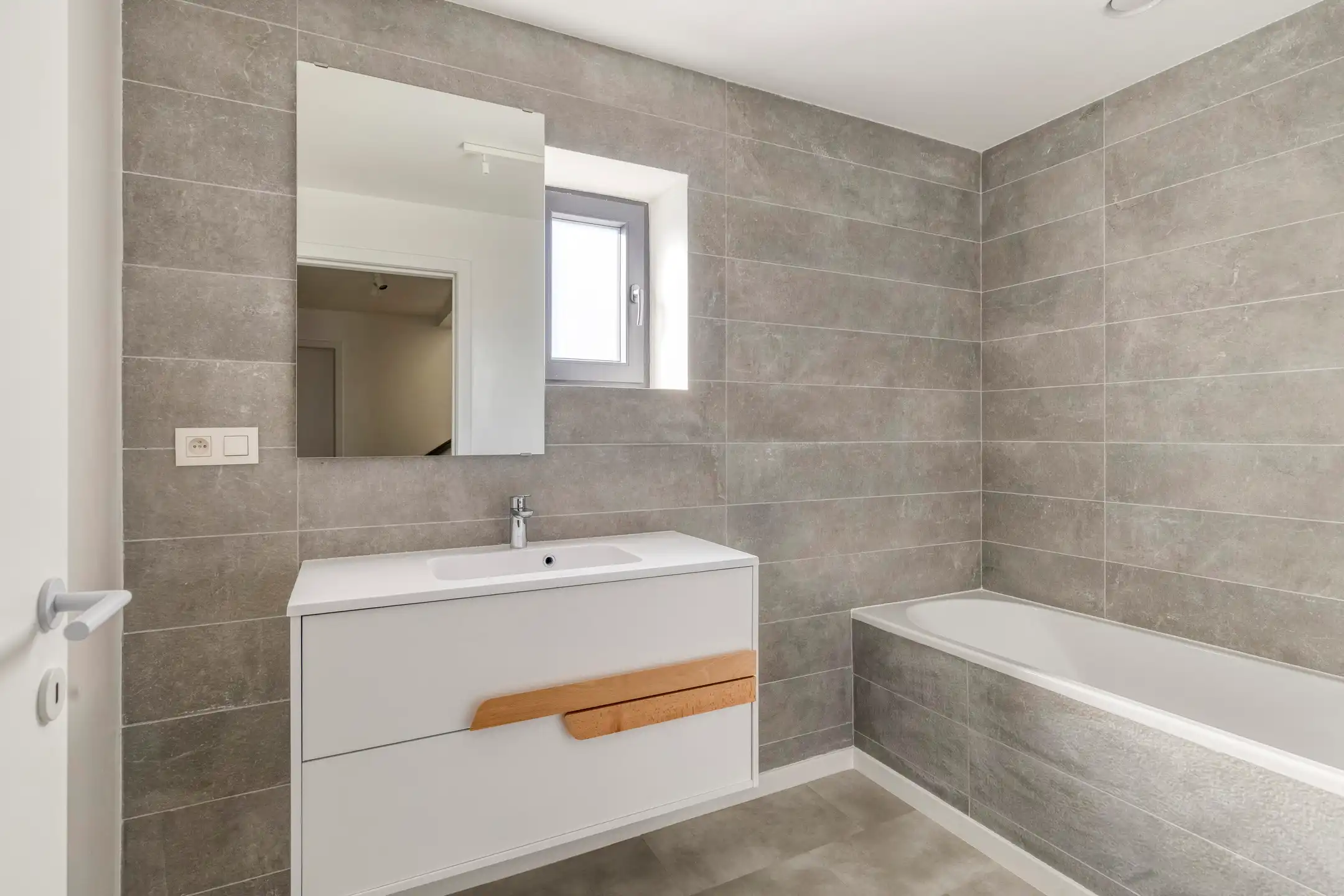 Zeer ruim appartement met 3 slaapkamers, 2 badkamers en tuin foto 13