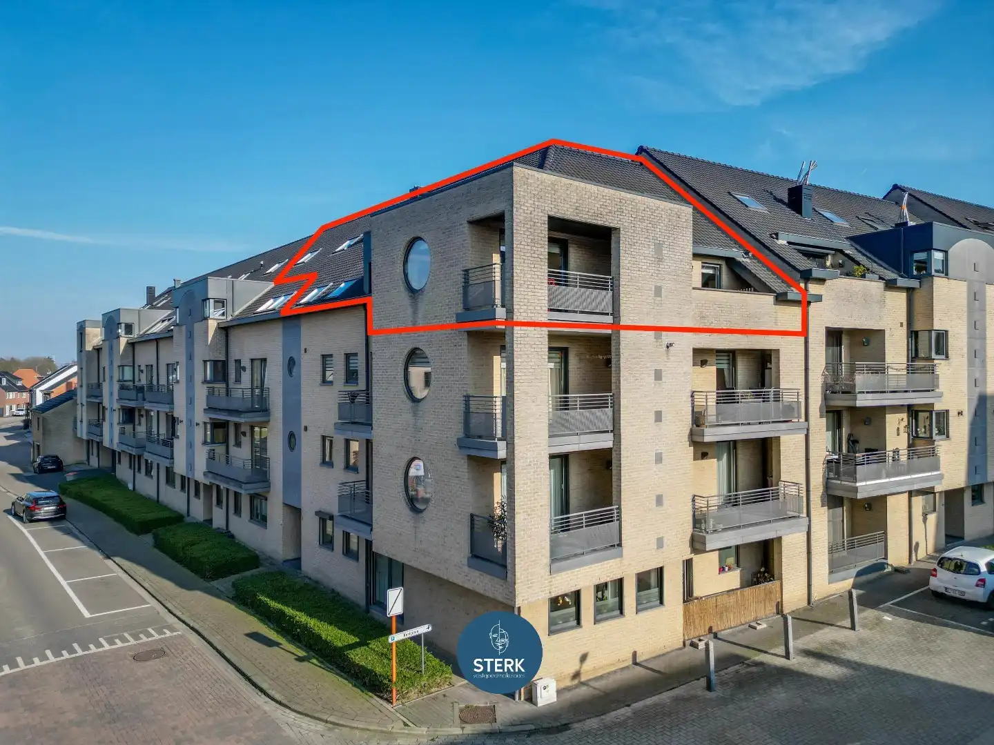 RIANTE DUPLEX MET 5 SLPKS, 2 BADKAMERS EN DUBBELE GARAGE IN CENTRUM LANAKEN ! foto 2